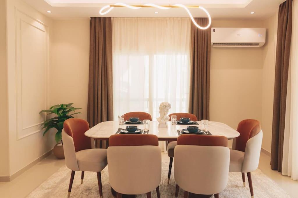 Signature Stays Luxurious Modern Apt