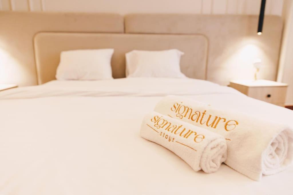 Signature Stays Luxurious Modern Apt