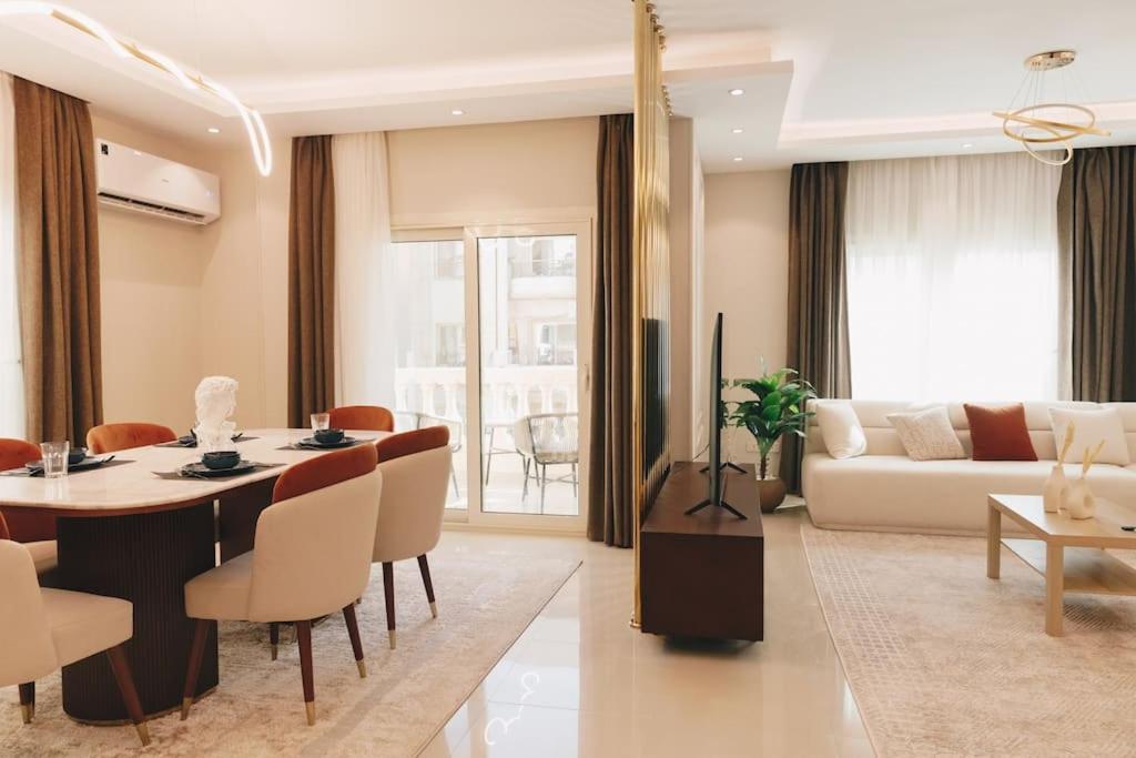 Signature Stays Luxurious Modern Apt
