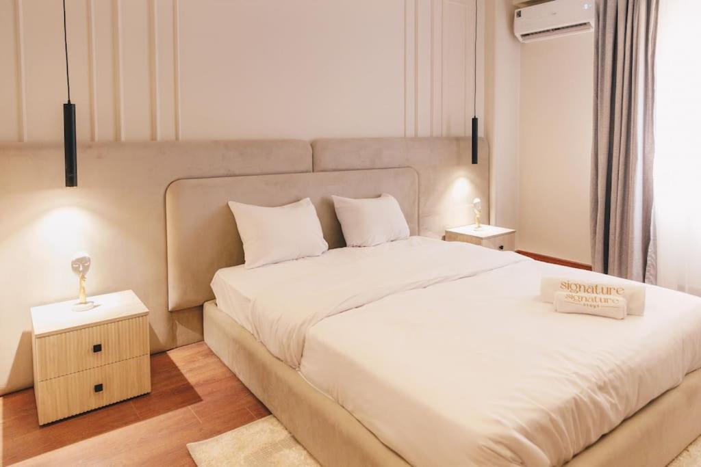 Signature Stays Luxurious Modern Apt