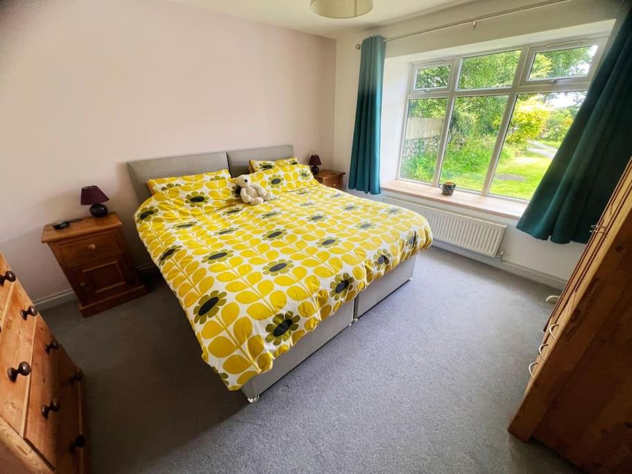 Self-contained ensuite double or twin bedroom in Pentir view 4
