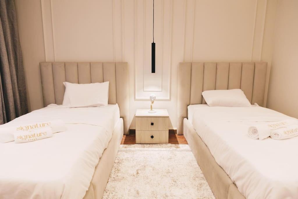 Signature Stays Luxurious Modern Apt