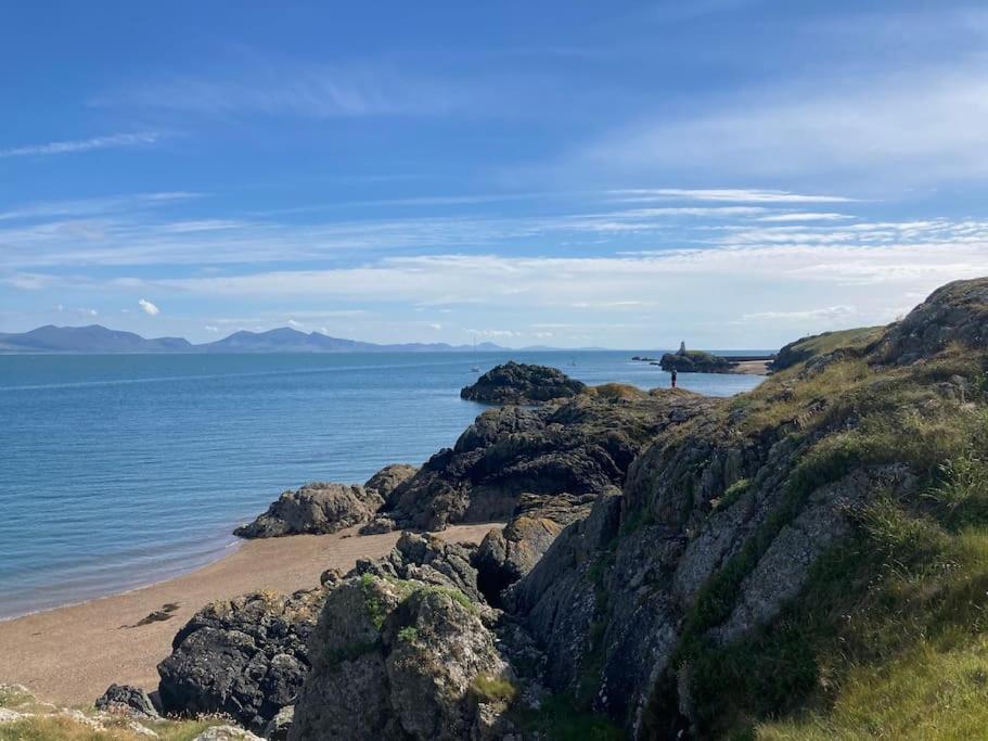 Self-contained ensuite double or twin bedroom in Pentir view 5
