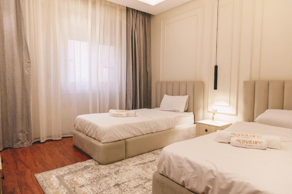 Signature Stays Luxurious Modern Apt