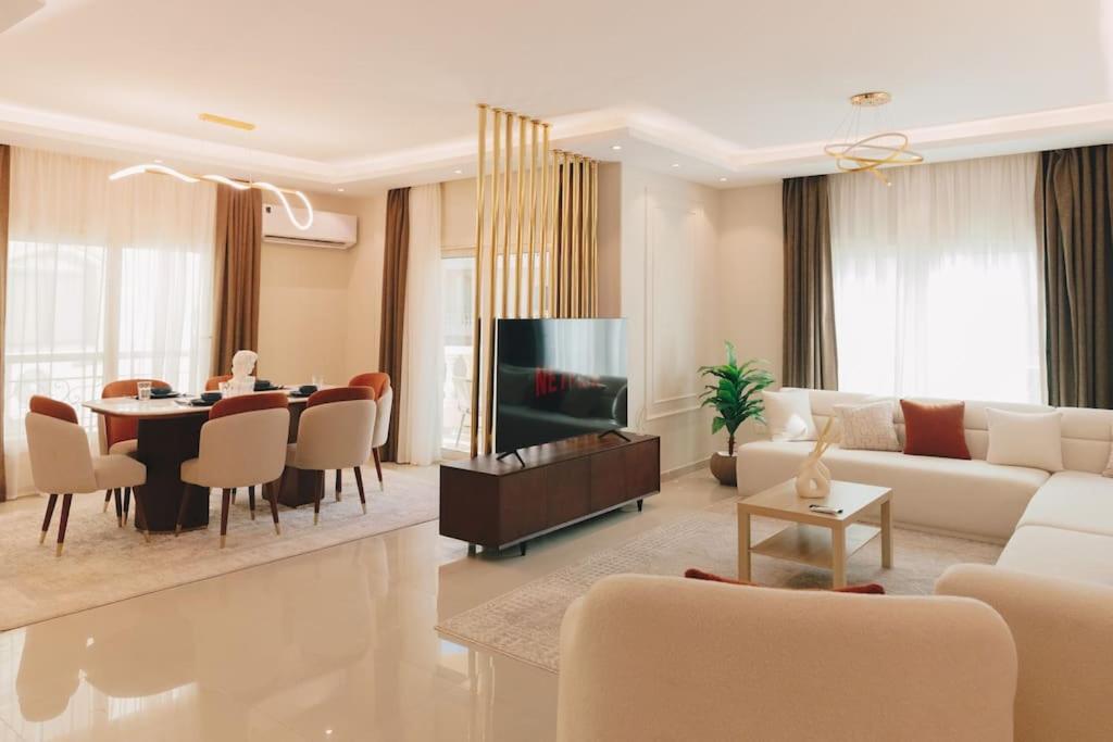 Signature Stays Luxurious Modern Apt