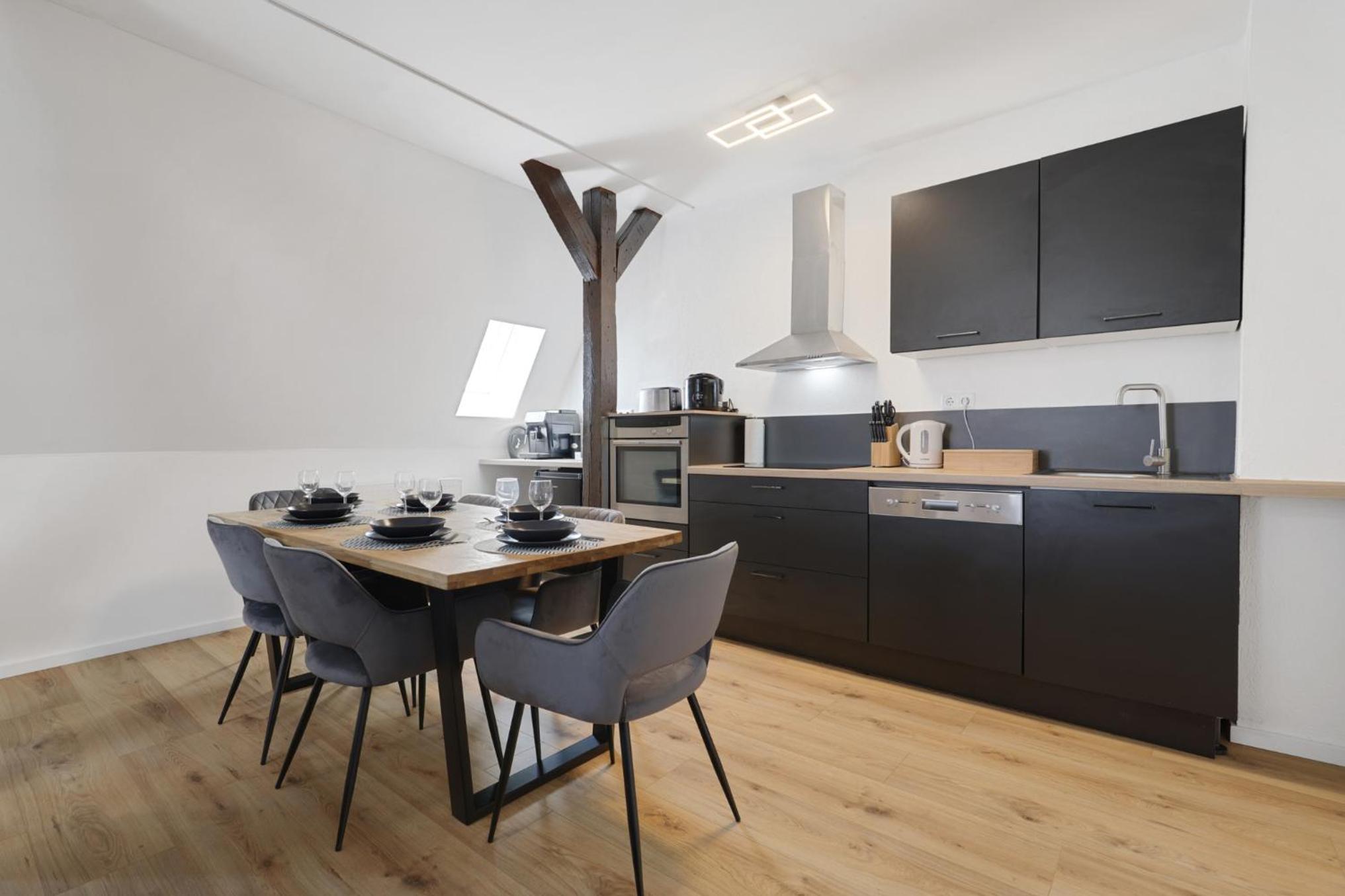 cruwzo I Exclusive Apartments in Central location with Parking