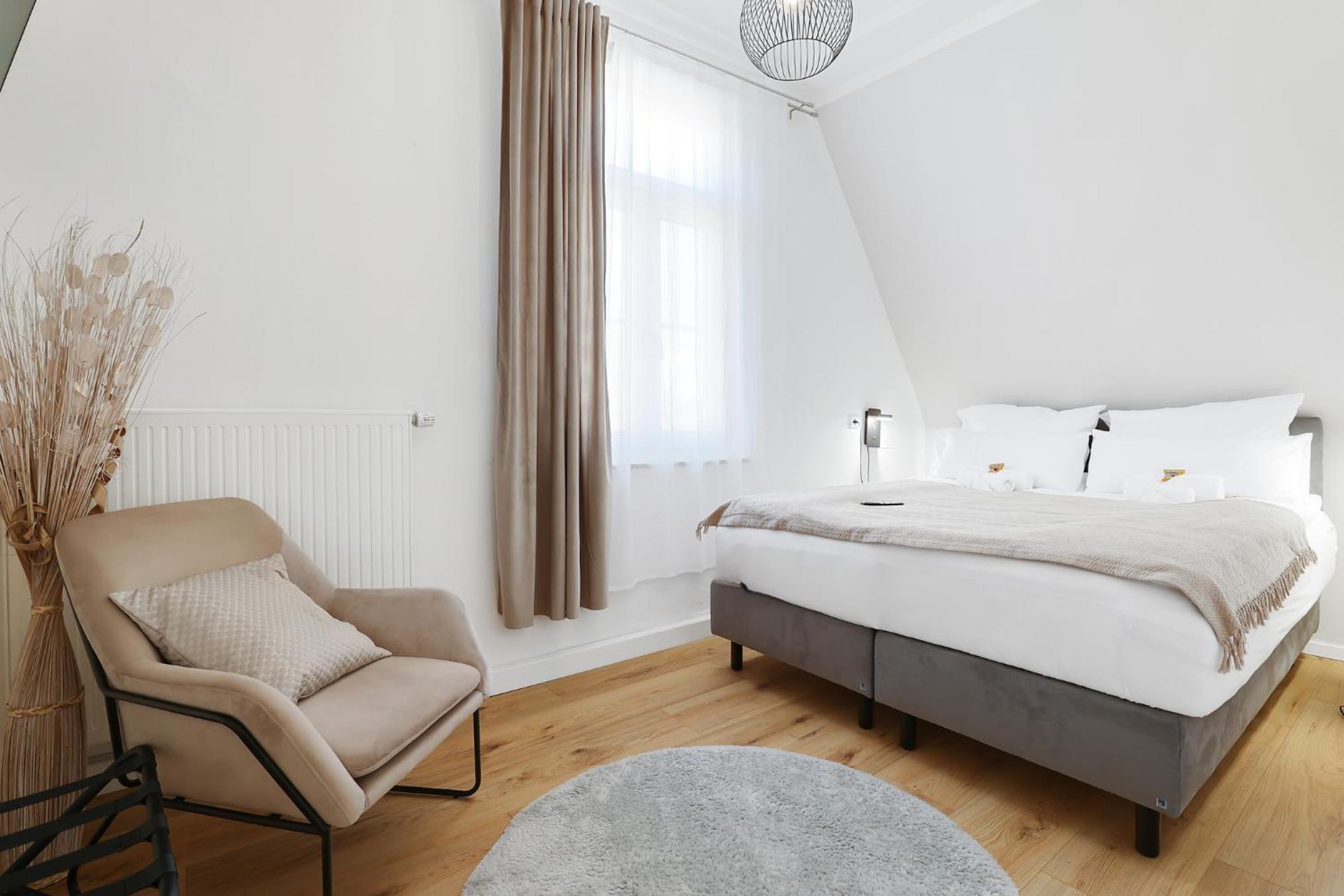 cruwzo I Exclusive Apartments in Central location with Parking