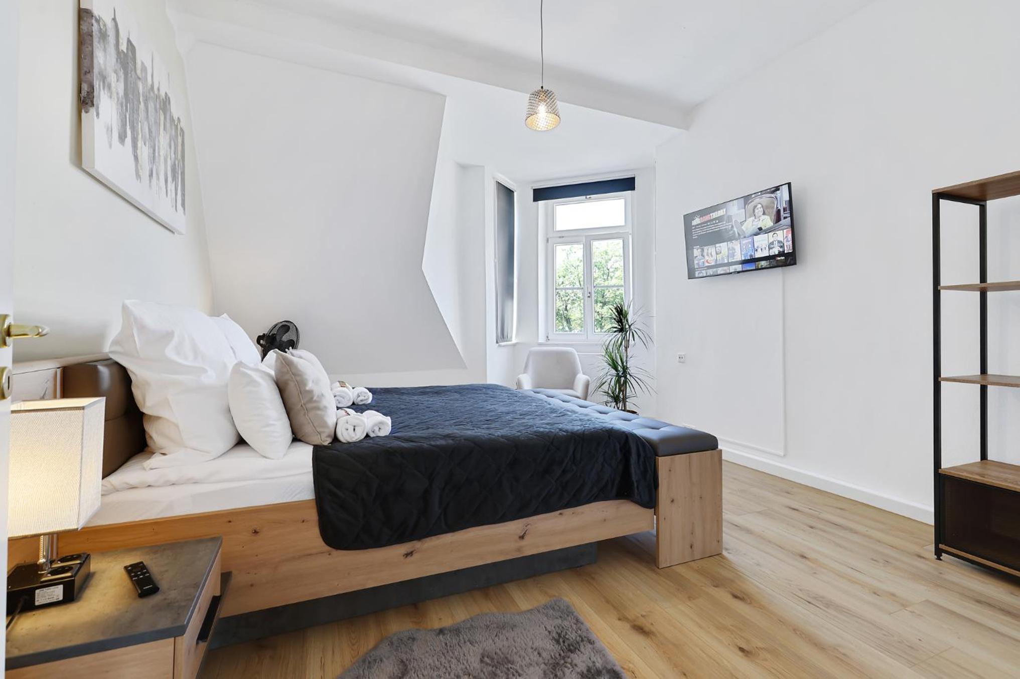 cruwzo I Exclusive Apartments in Central location with Parking