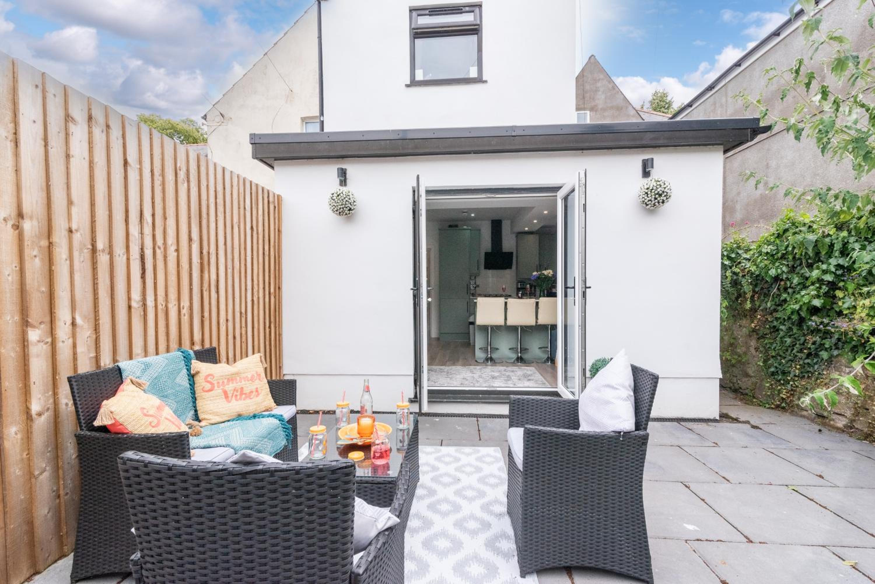 Luxury Apartments in Cardiff City Centre view 3