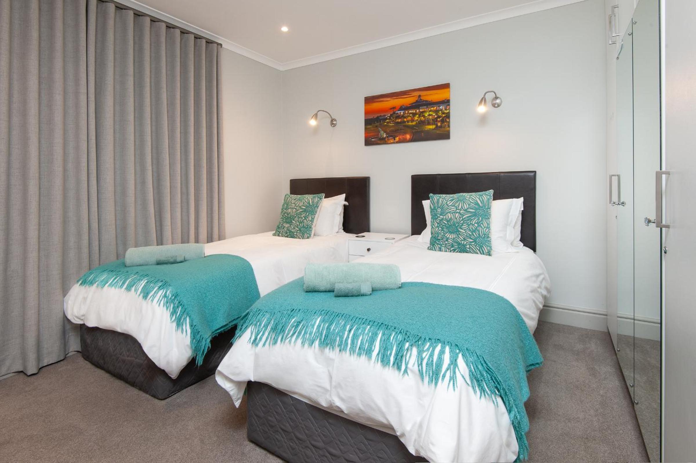 Walker Bay Luxury Seafront Apartment view 4
