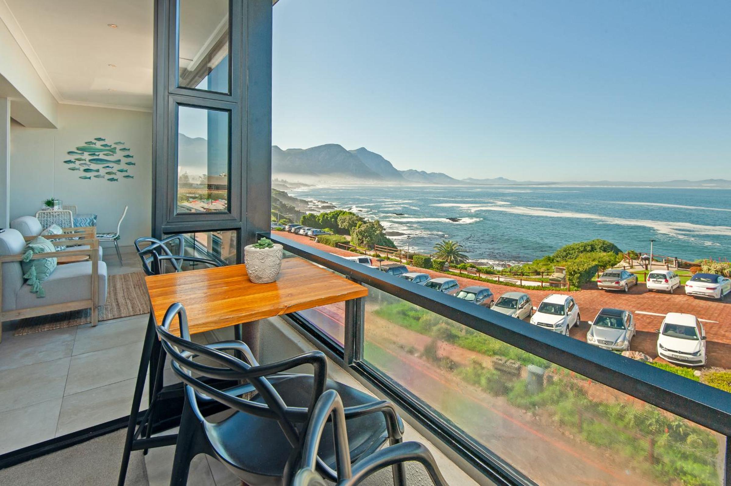 Walker Bay Luxury Seafront Apartment view 3
