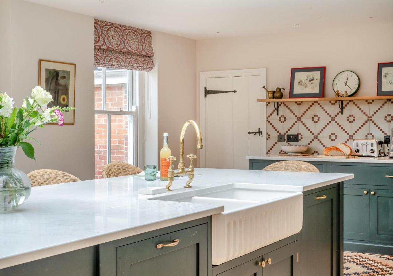 7 Bed in Kimberley oc-p28132