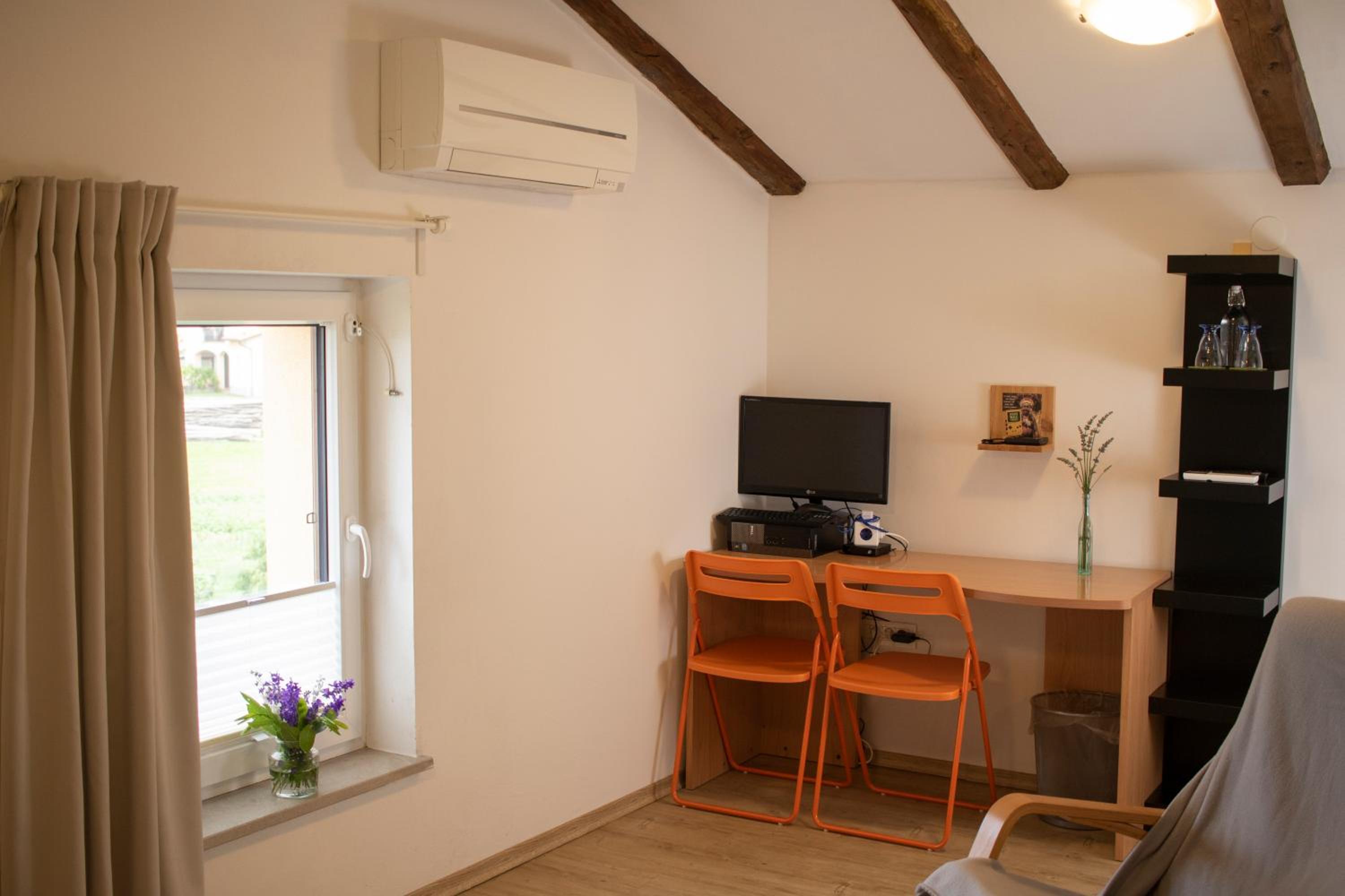 Photo 7