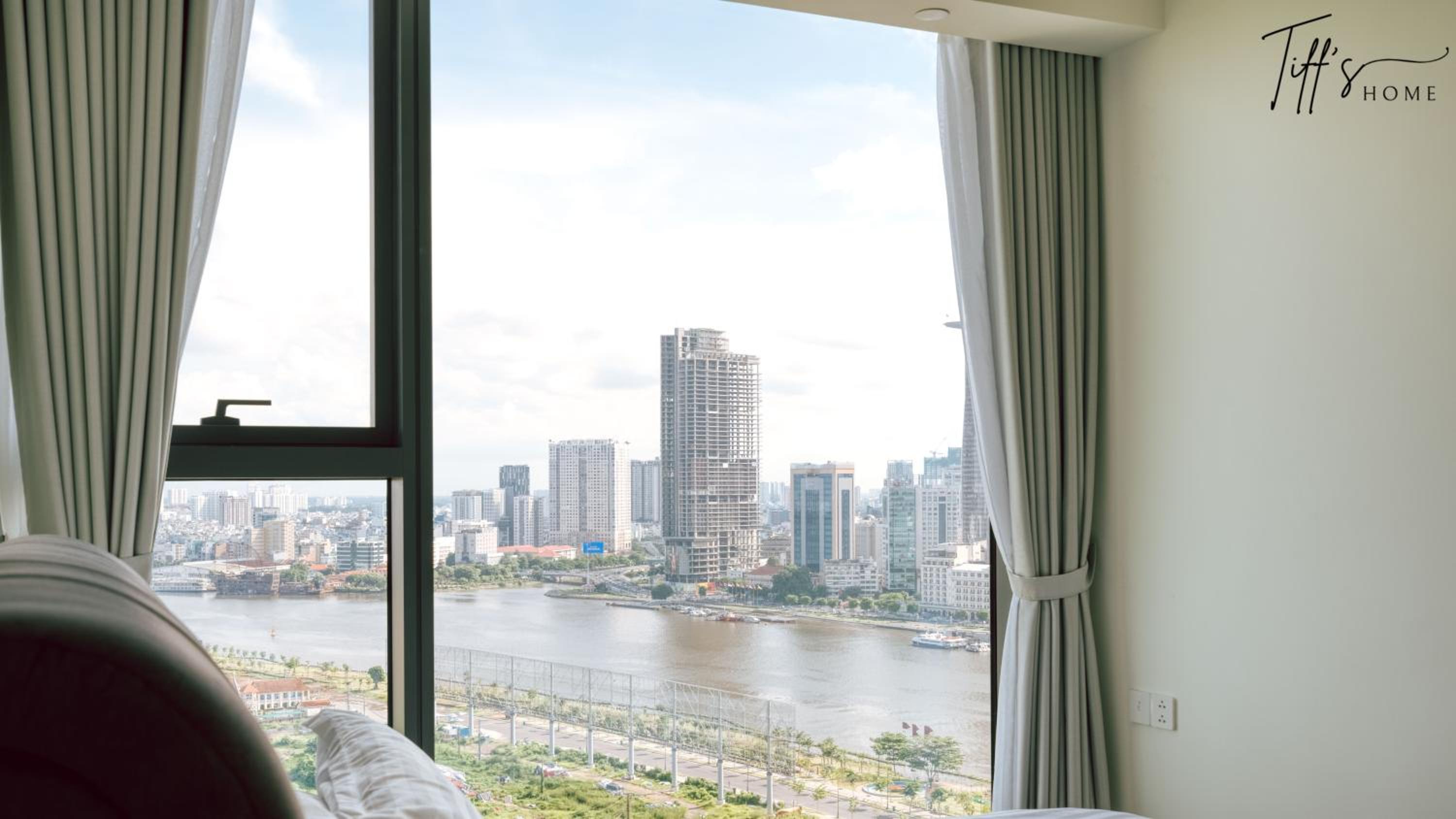 Metropole Thu Thiem - Tiff's Opera Suite