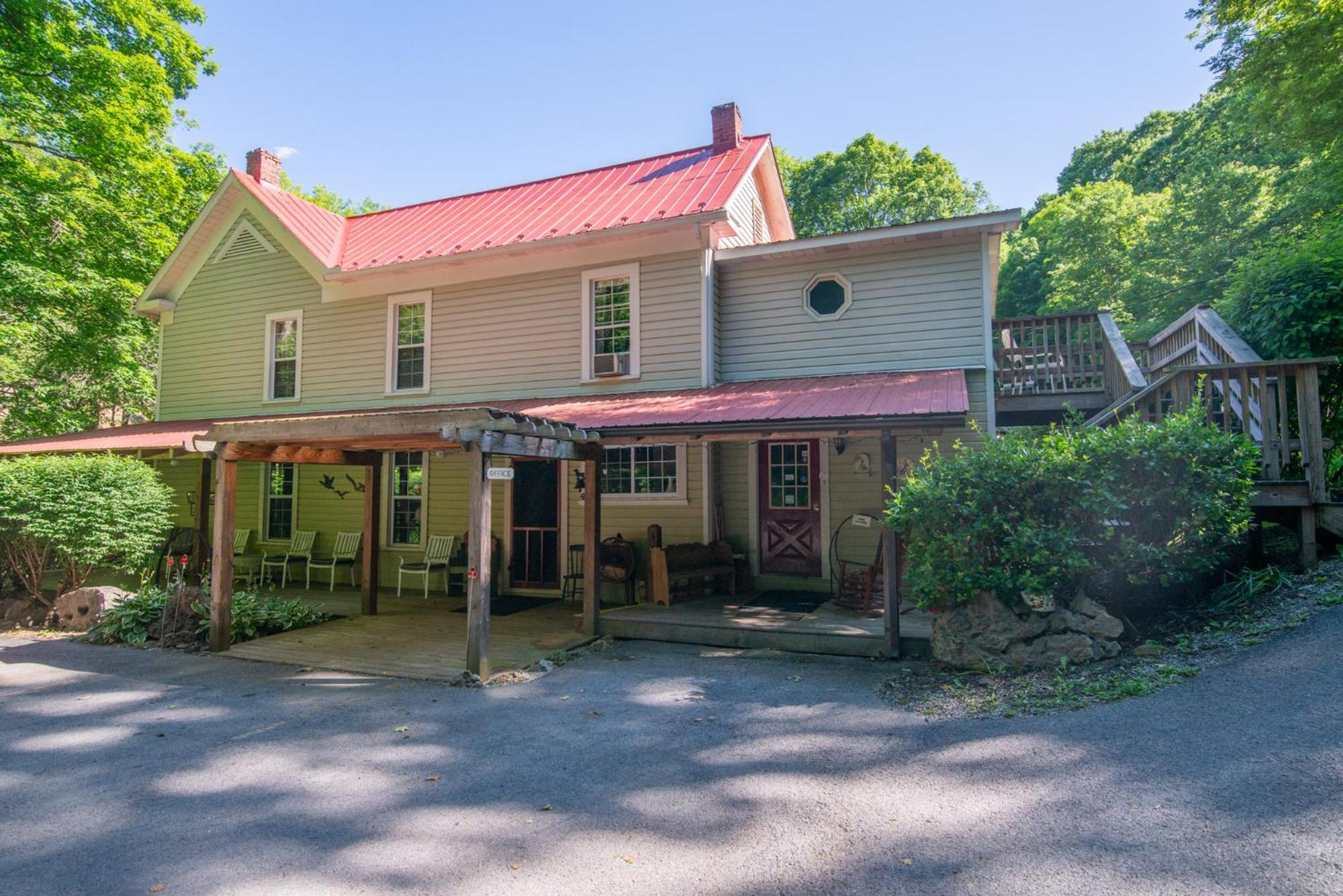 Moore House Inn & Cabins view 5