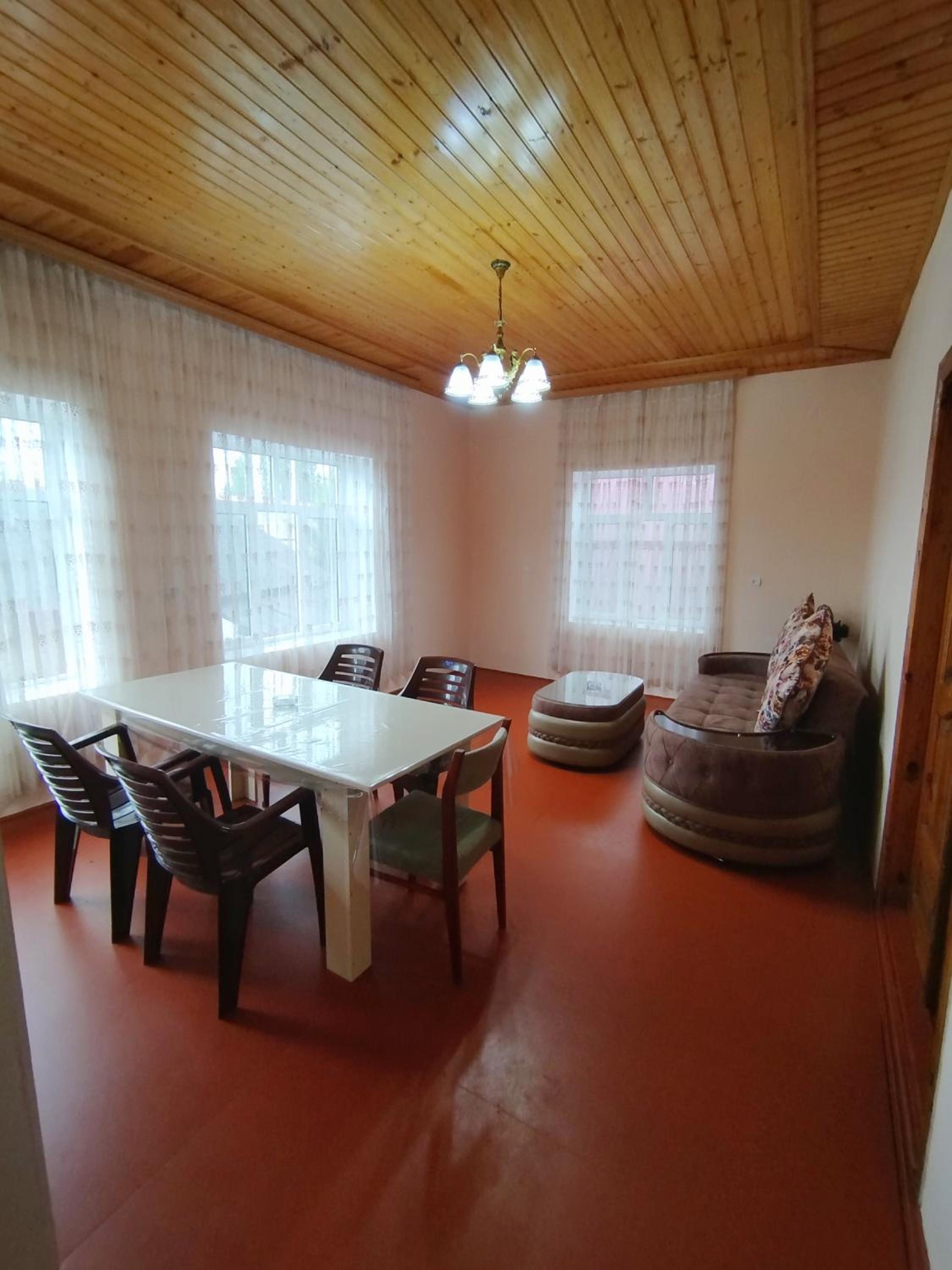 Həyət Evi ucuz hostel