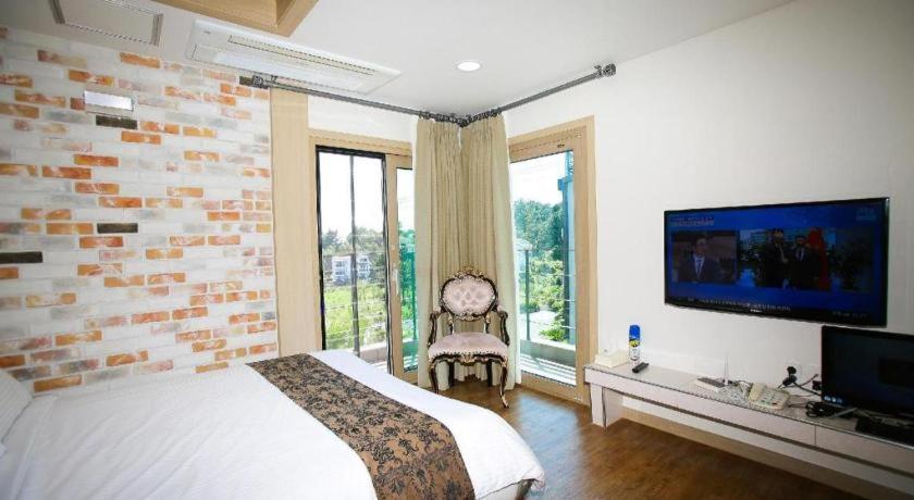 Port Avenue Hotel N Resort