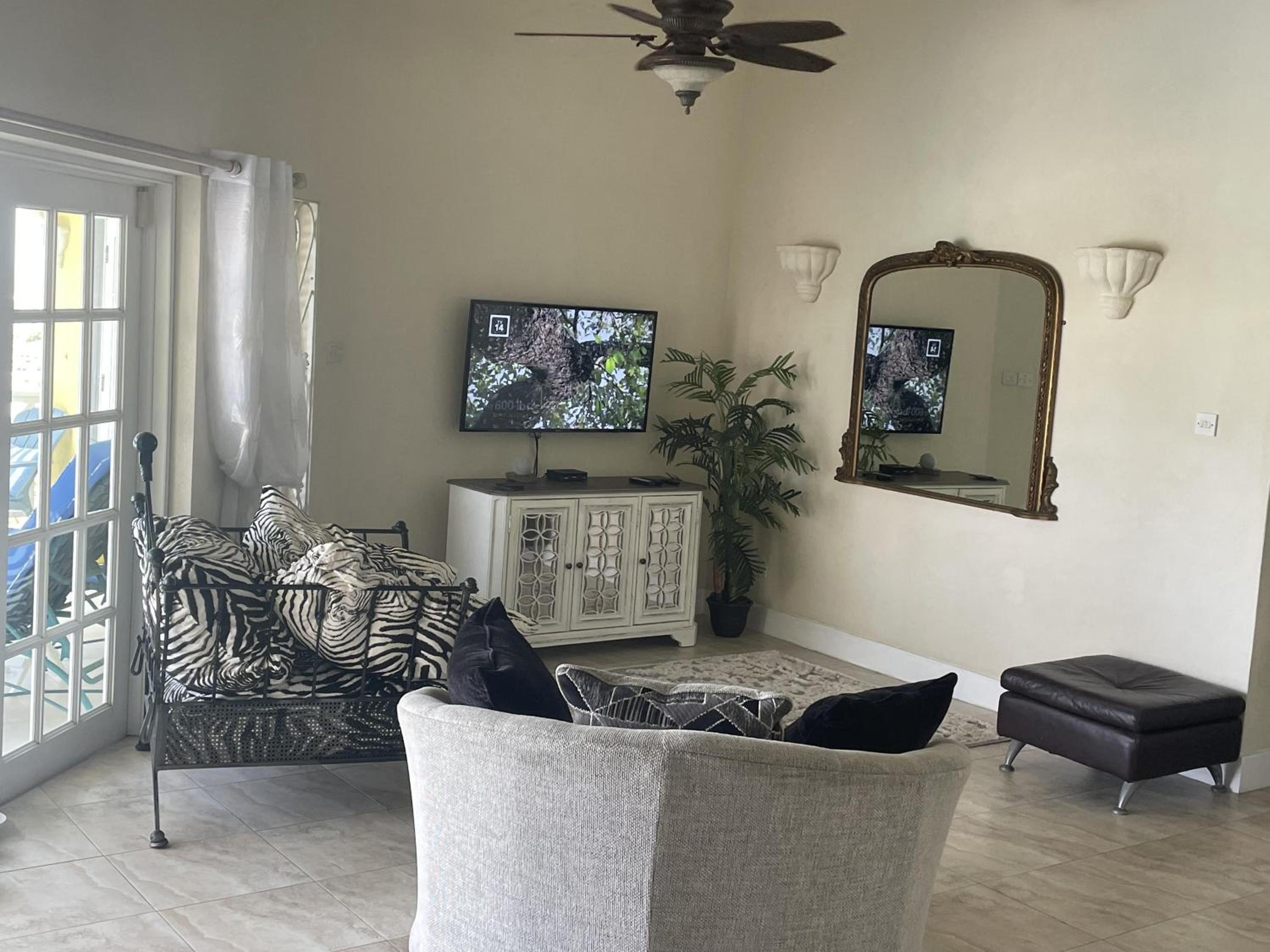 Remarkable 3-Bed Villa in christ church