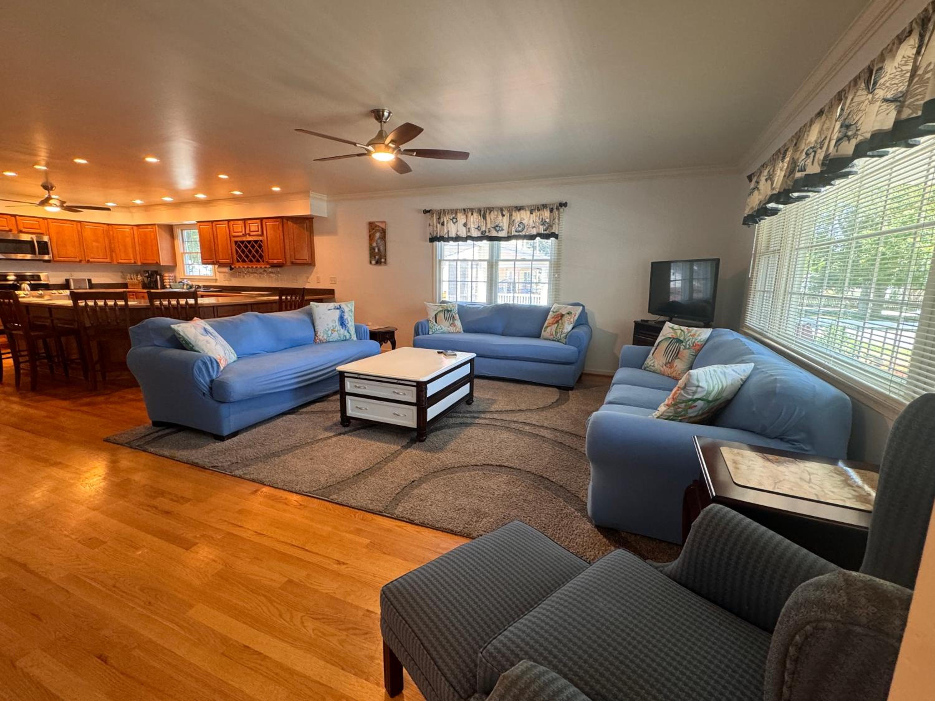 River Gem: Spacious 4 Bdrm Beach House 2 Blocks to Beach view 5