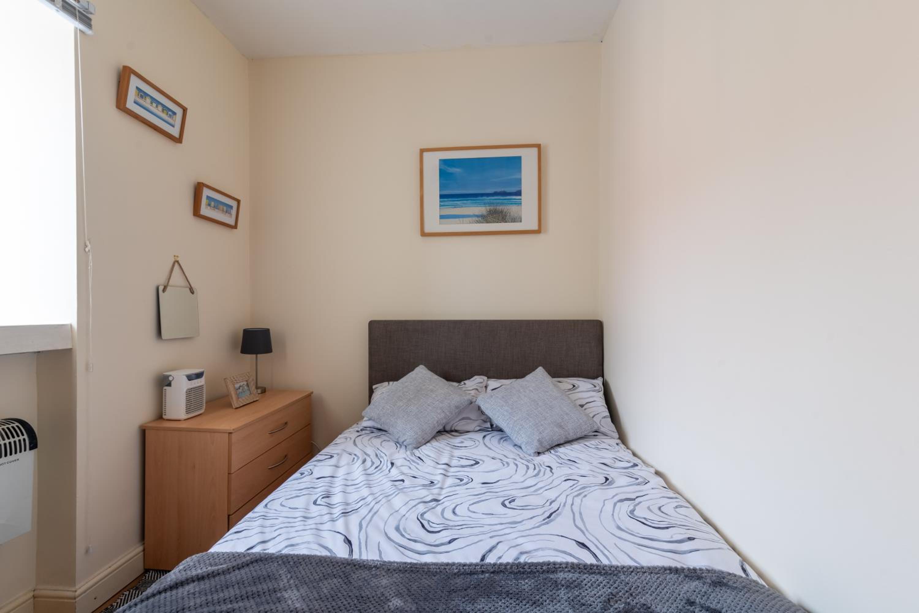 Central Cardiff One-Bedroom Apartments with Fast WiFi, Parking & Self Check-In view 3