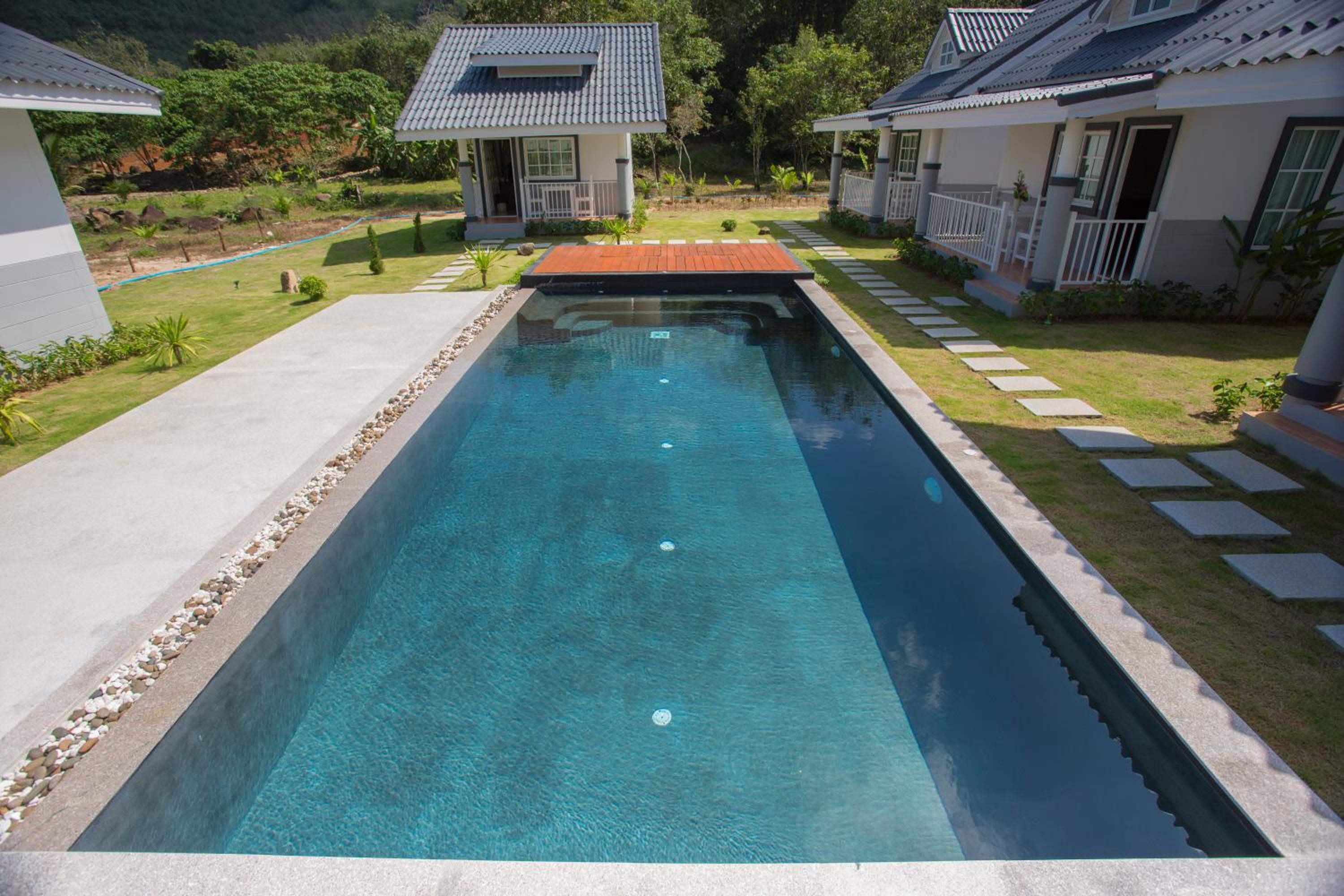 Suksompong Resort
