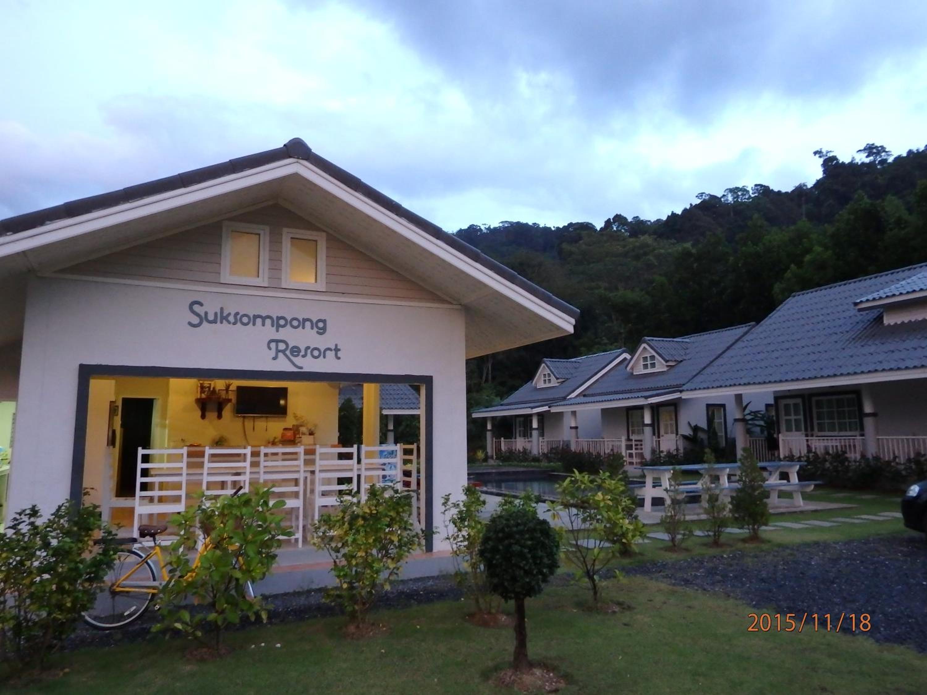 Suksompong Resort
