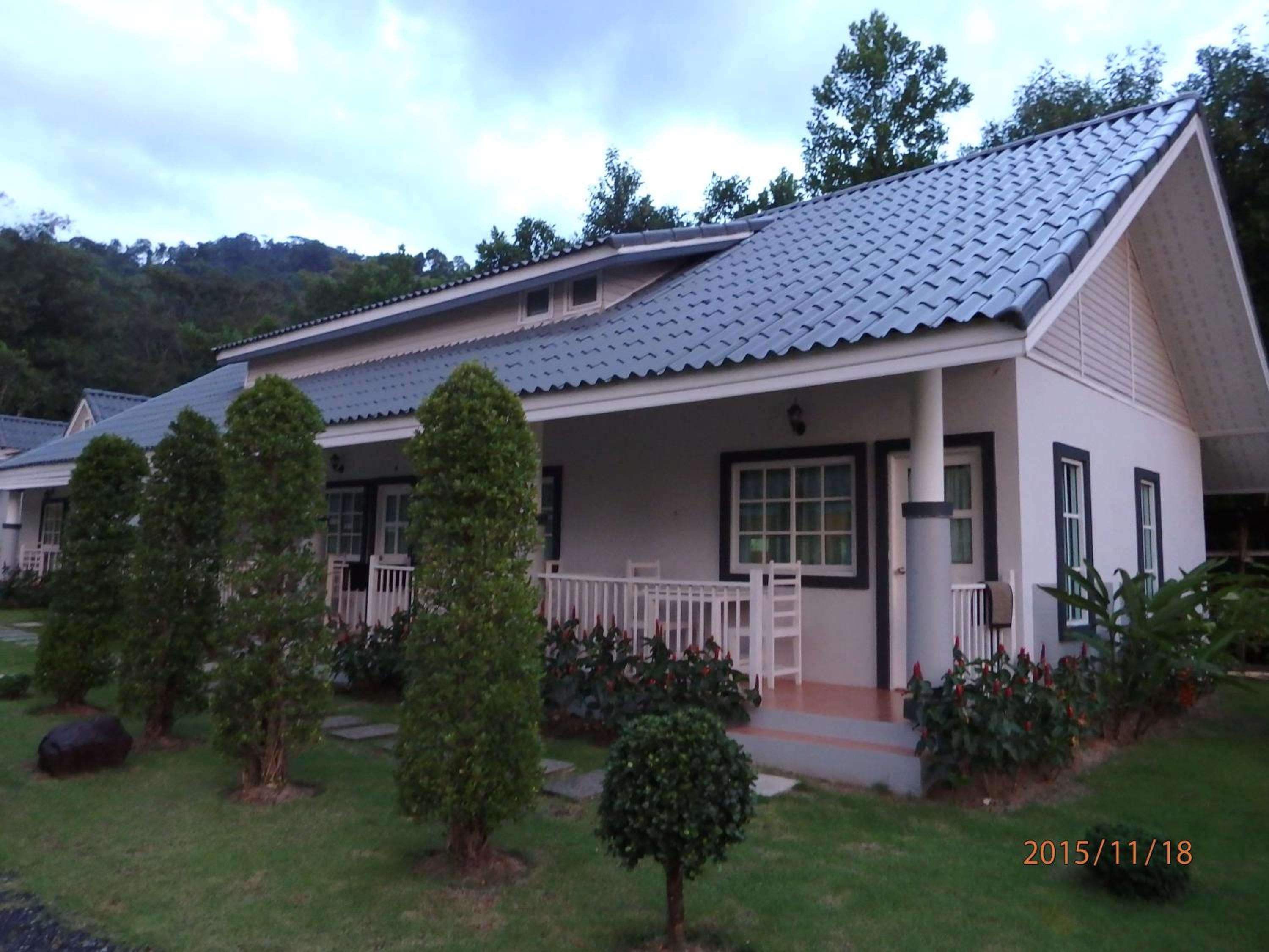 Suksompong Resort
