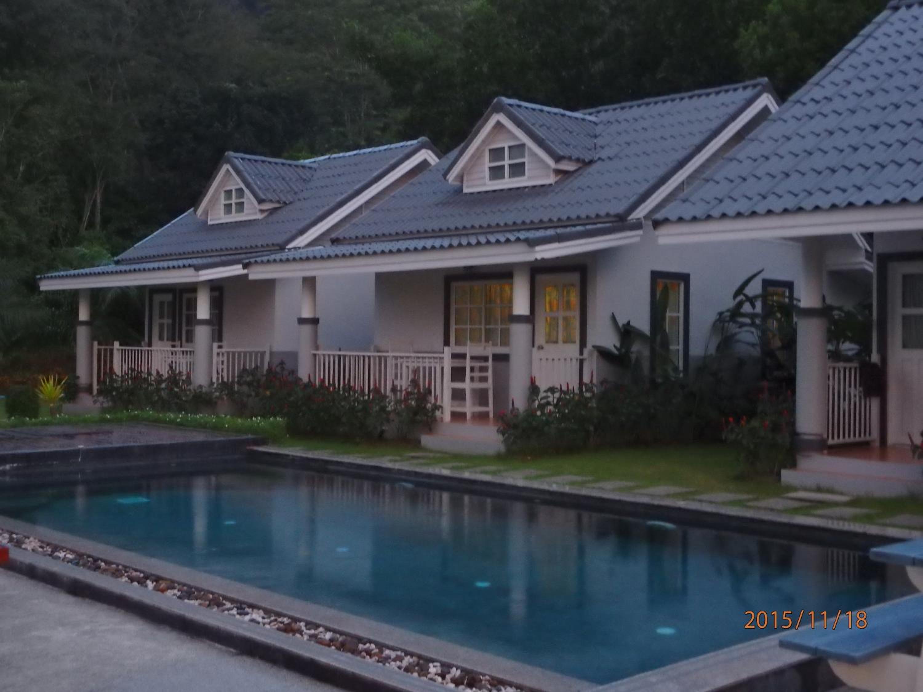 Suksompong Resort