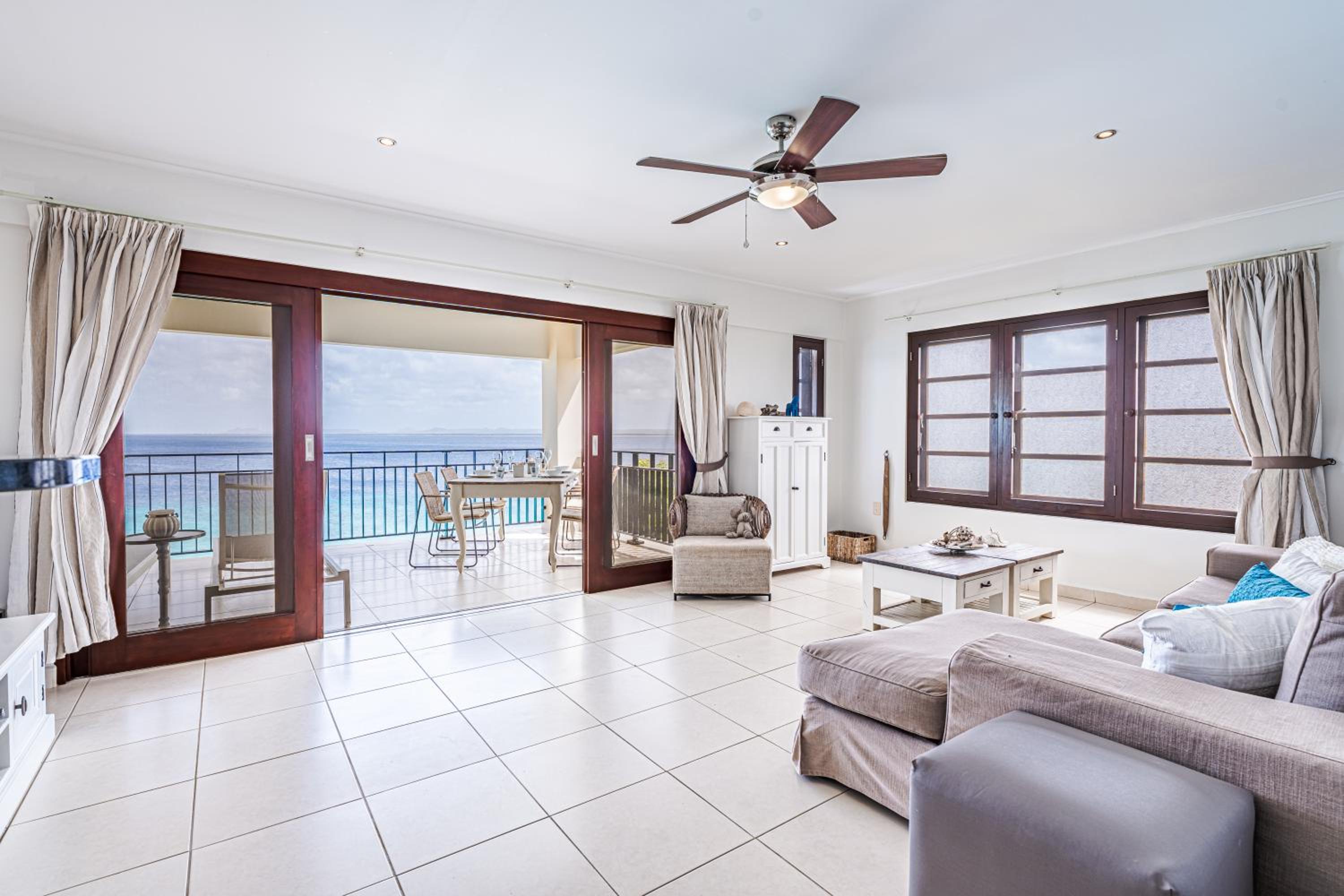 Bellevue Residence #7 - Oceanfront condo