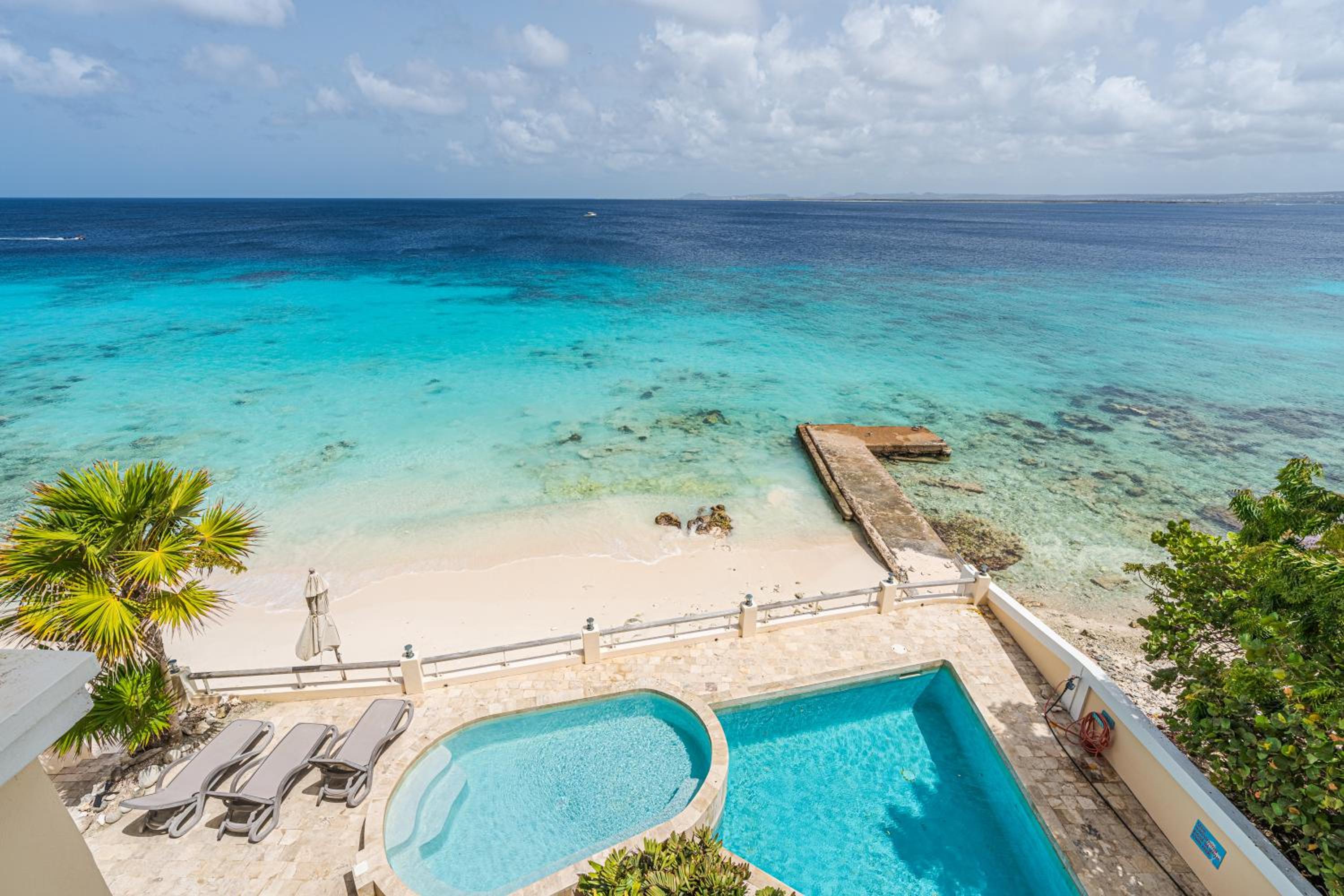 Bellevue Residence #7 - Oceanfront condo