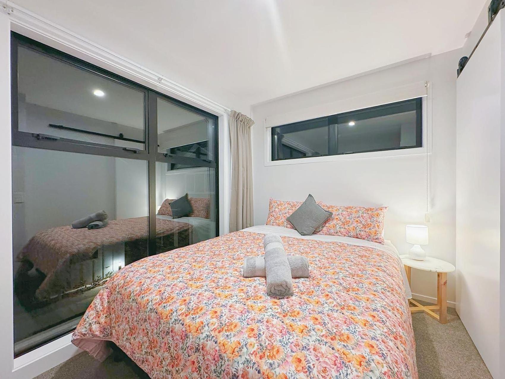 Modern & Stylish 3 Bedroom at lowerhutt view 2