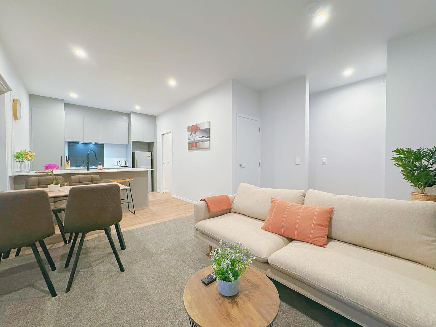 Modern & Stylish 3 Bedroom at lowerhutt view 3