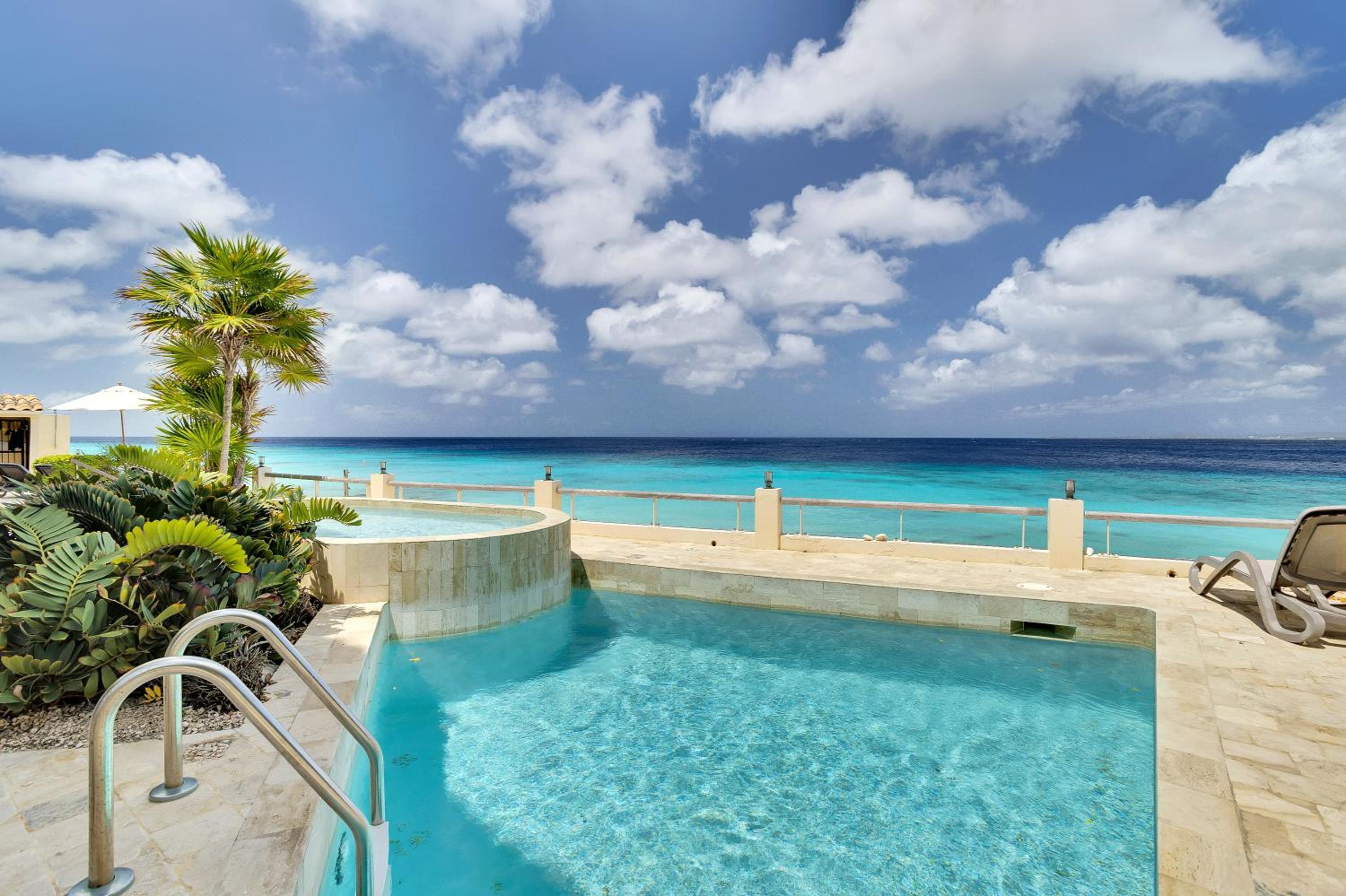 Bellevue Residence #7 - Oceanfront condo