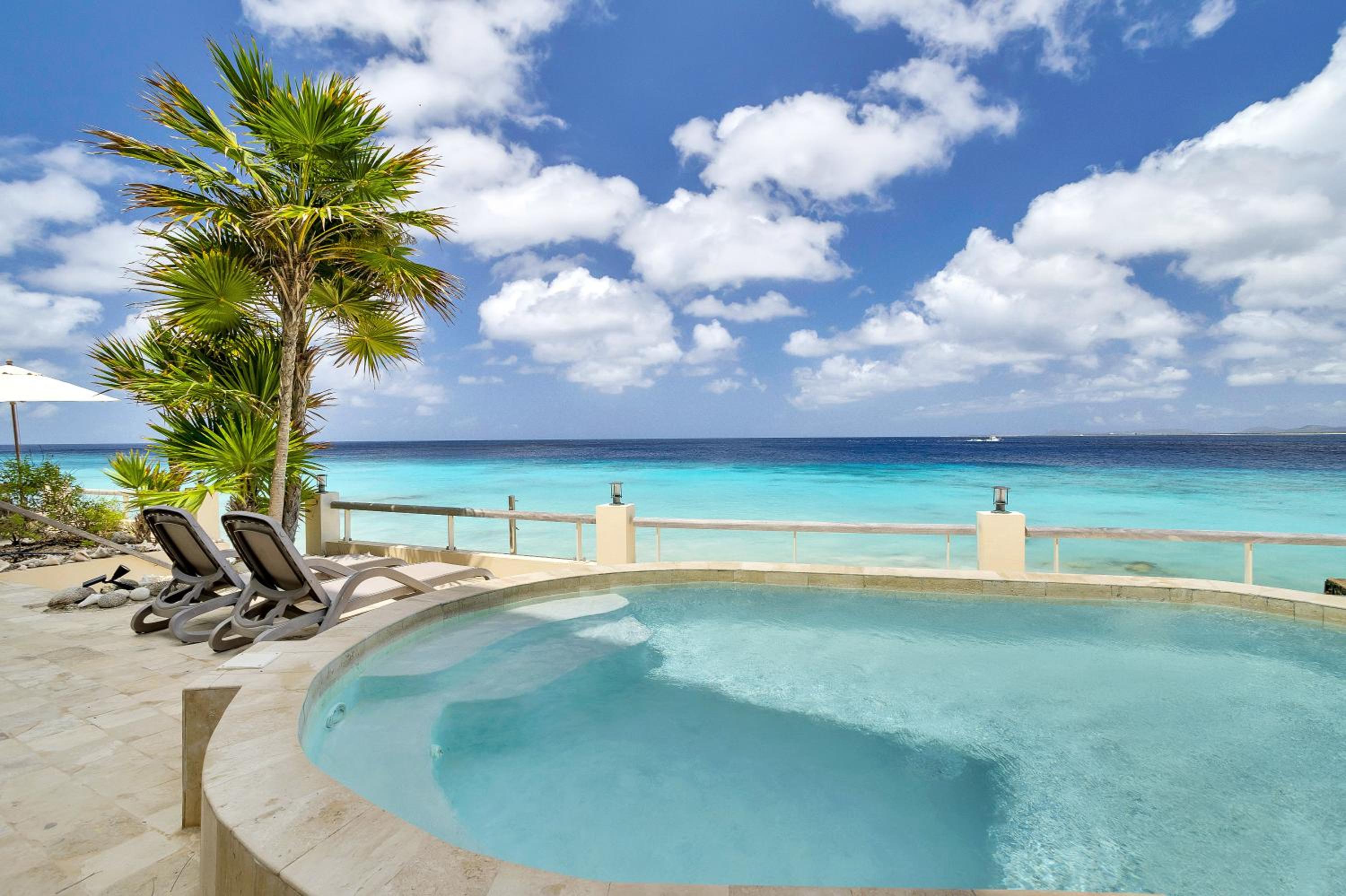 Bellevue Residence #7 - Oceanfront condo
