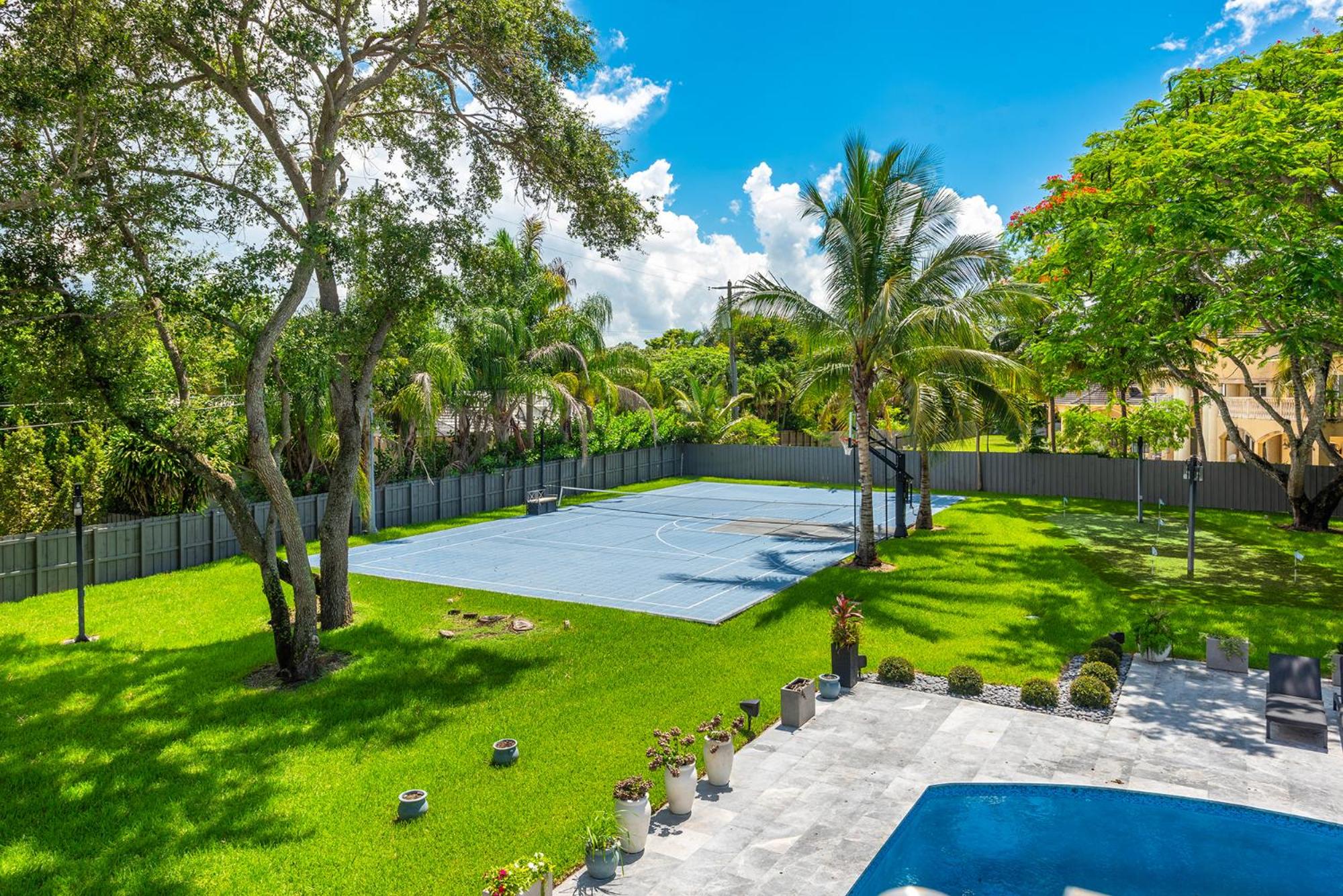 La Maison-9 bed Villa on 3 acres with Sports Court view 4