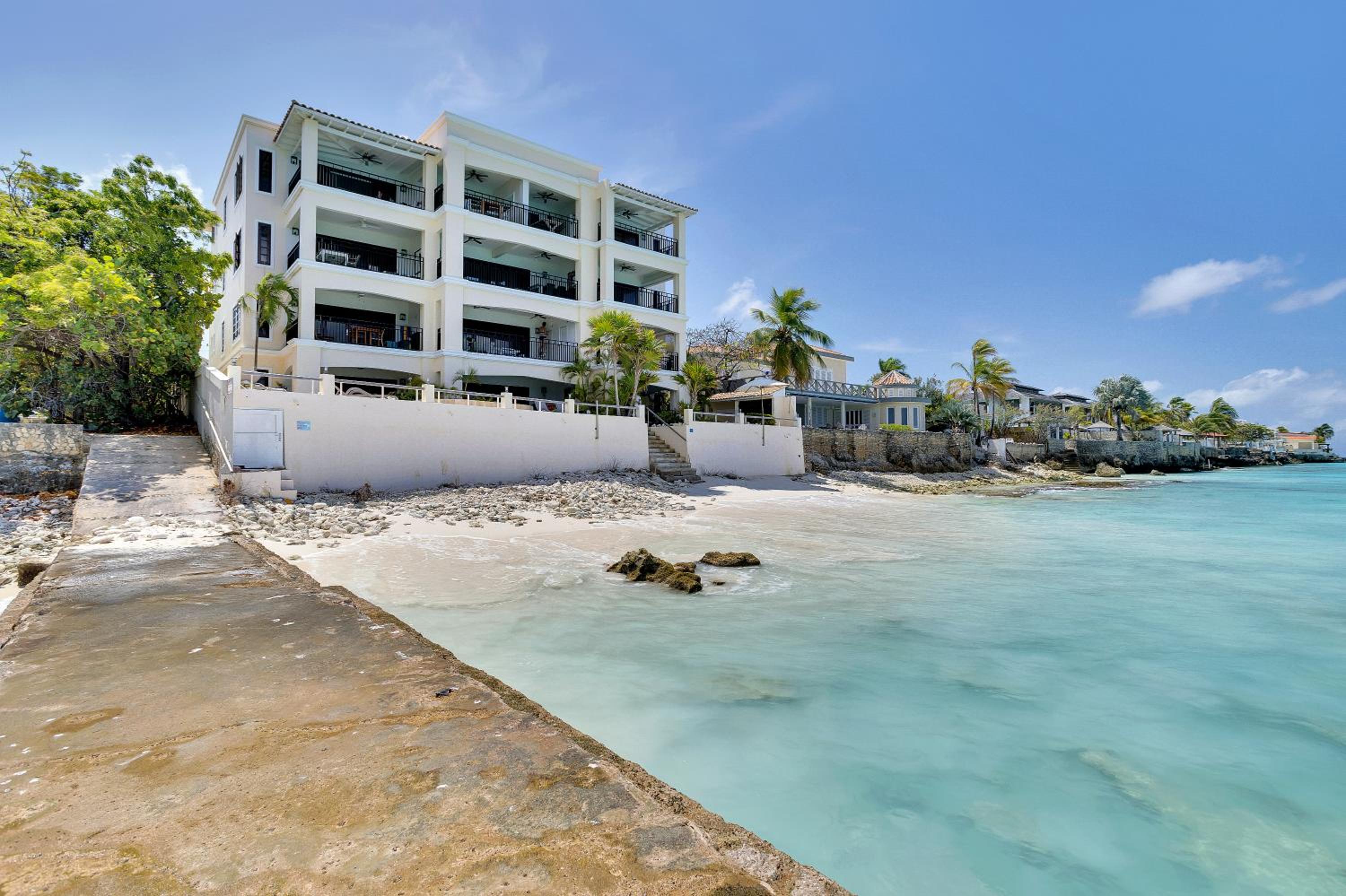 Bellevue Residence #7 - Oceanfront condo