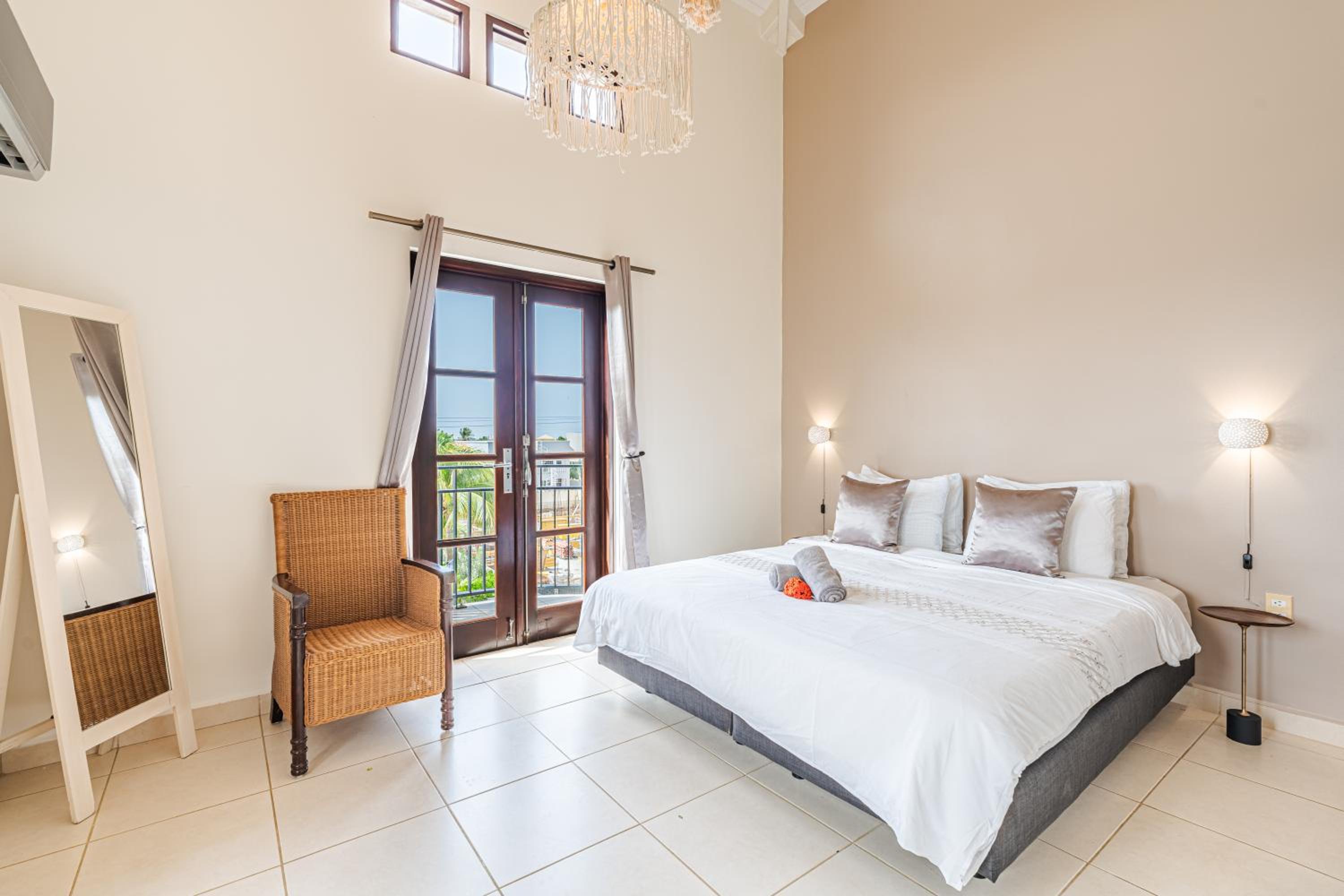 Bellevue Residence #7 - Oceanfront condo