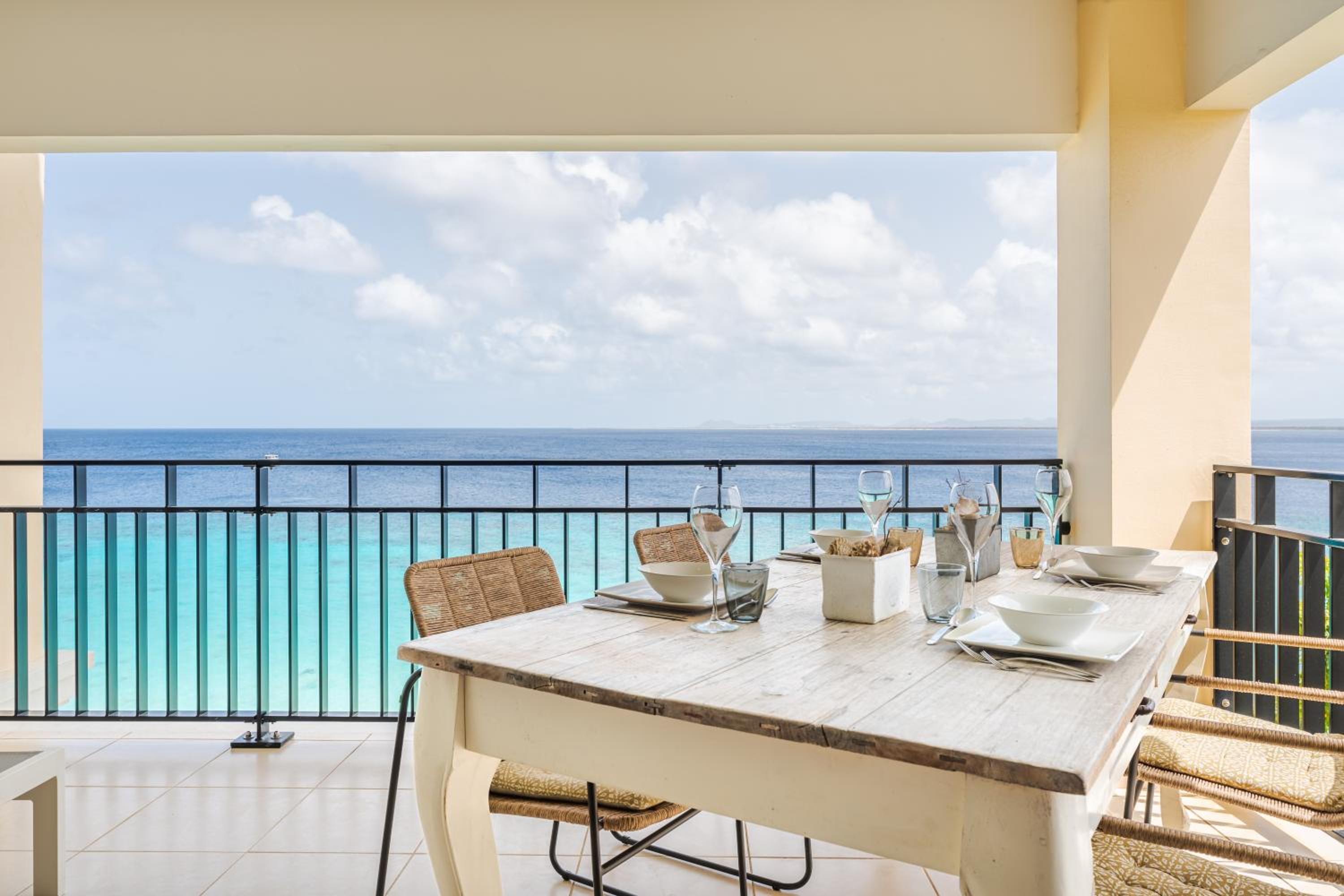 Bellevue Residence #7 - Oceanfront condo