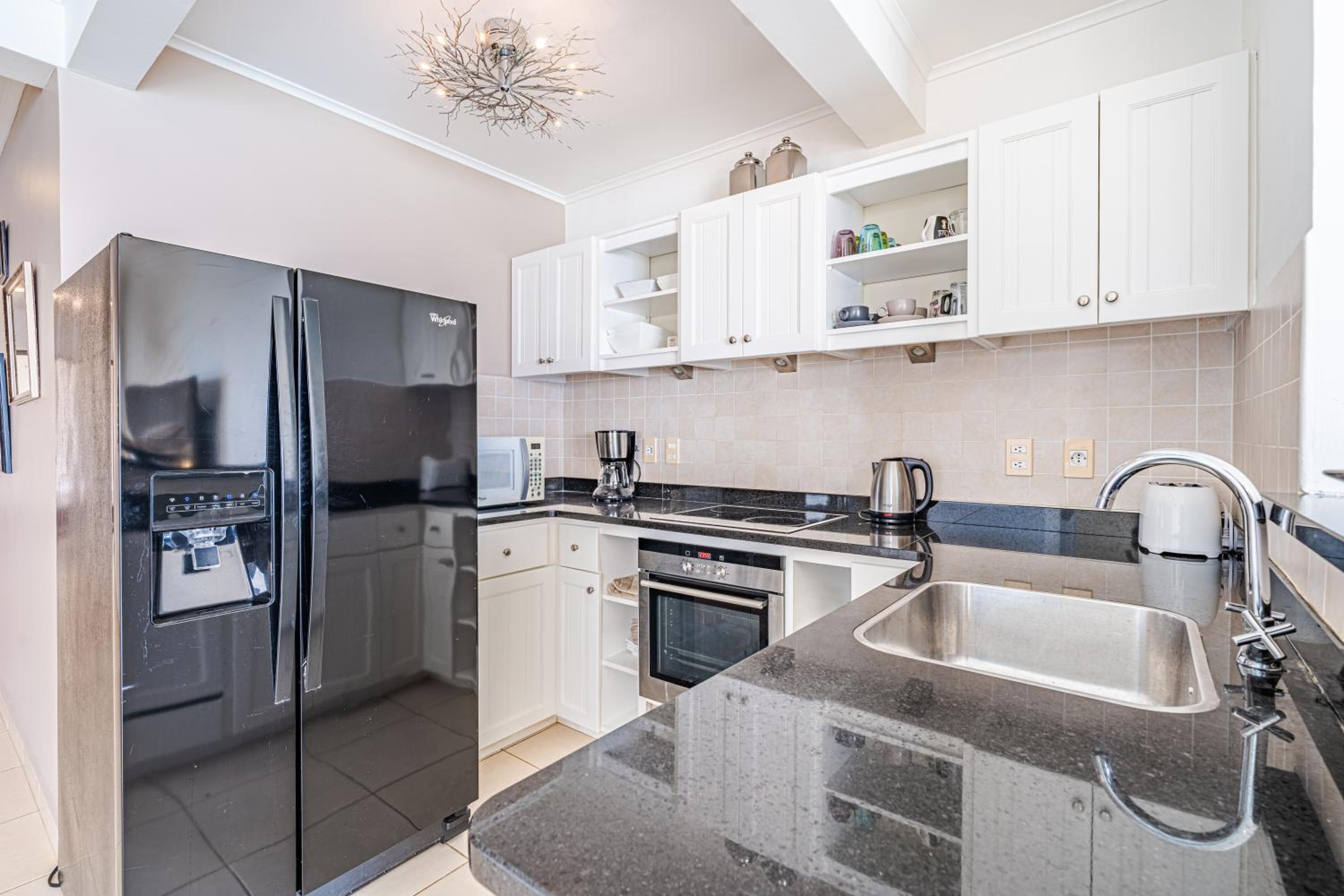 Bellevue Residence #7 - Oceanfront condo