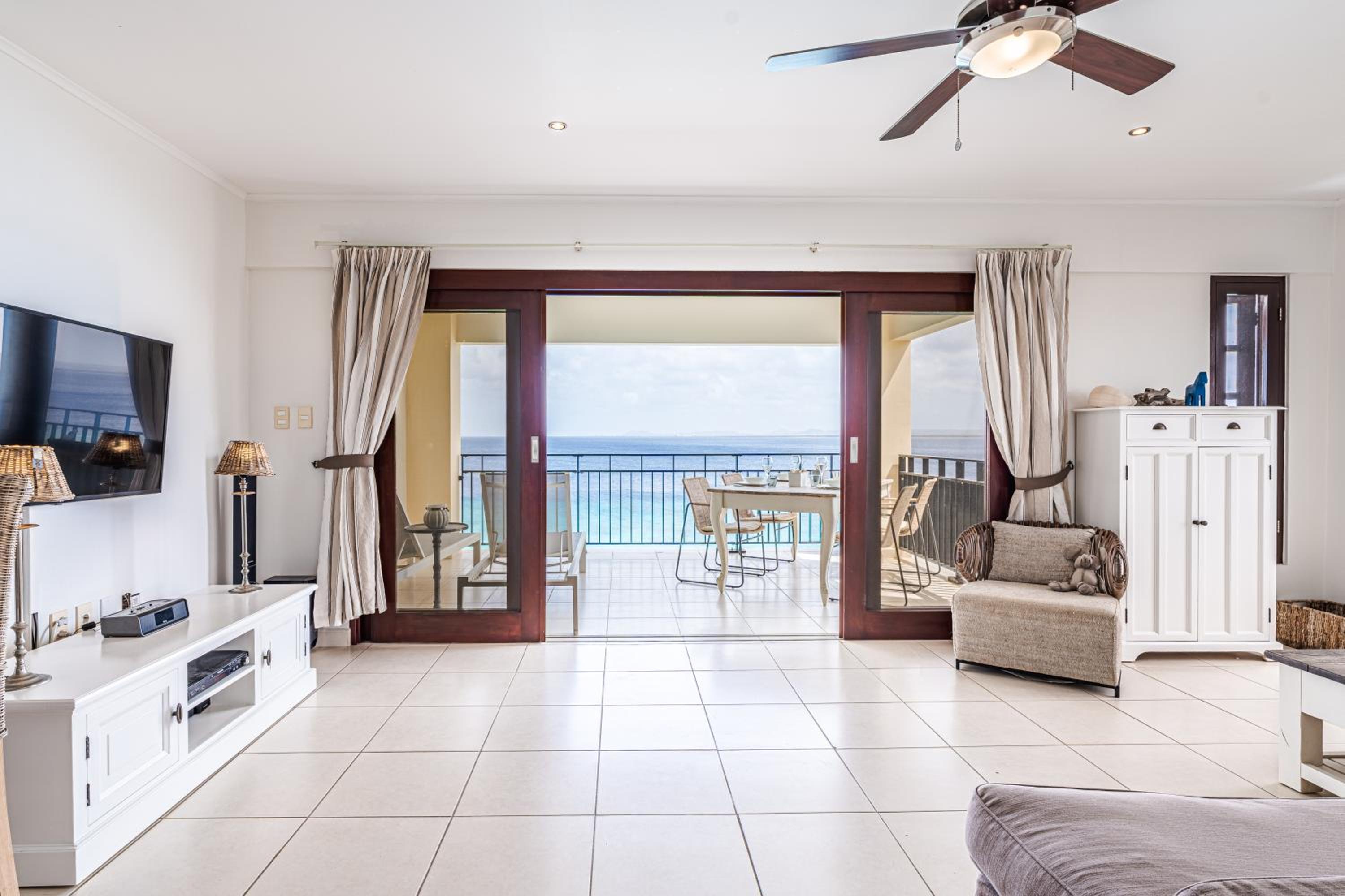 Bellevue Residence #7 - Oceanfront condo