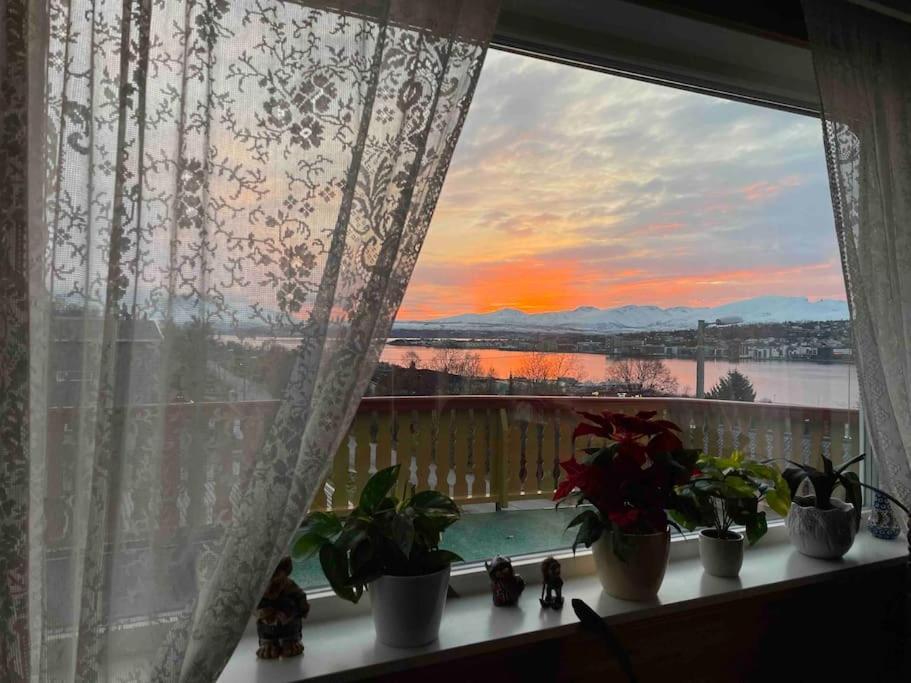 Top floor apartment with amazing view and location view 4