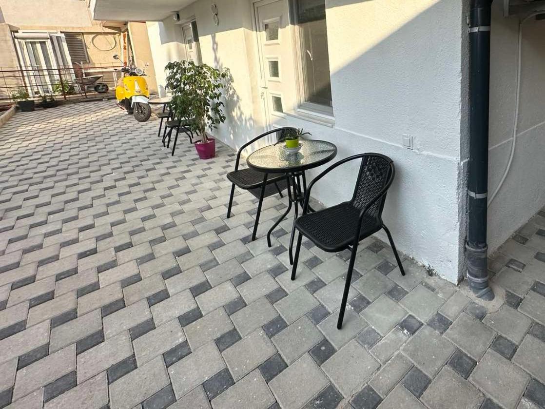 Julia Apartments