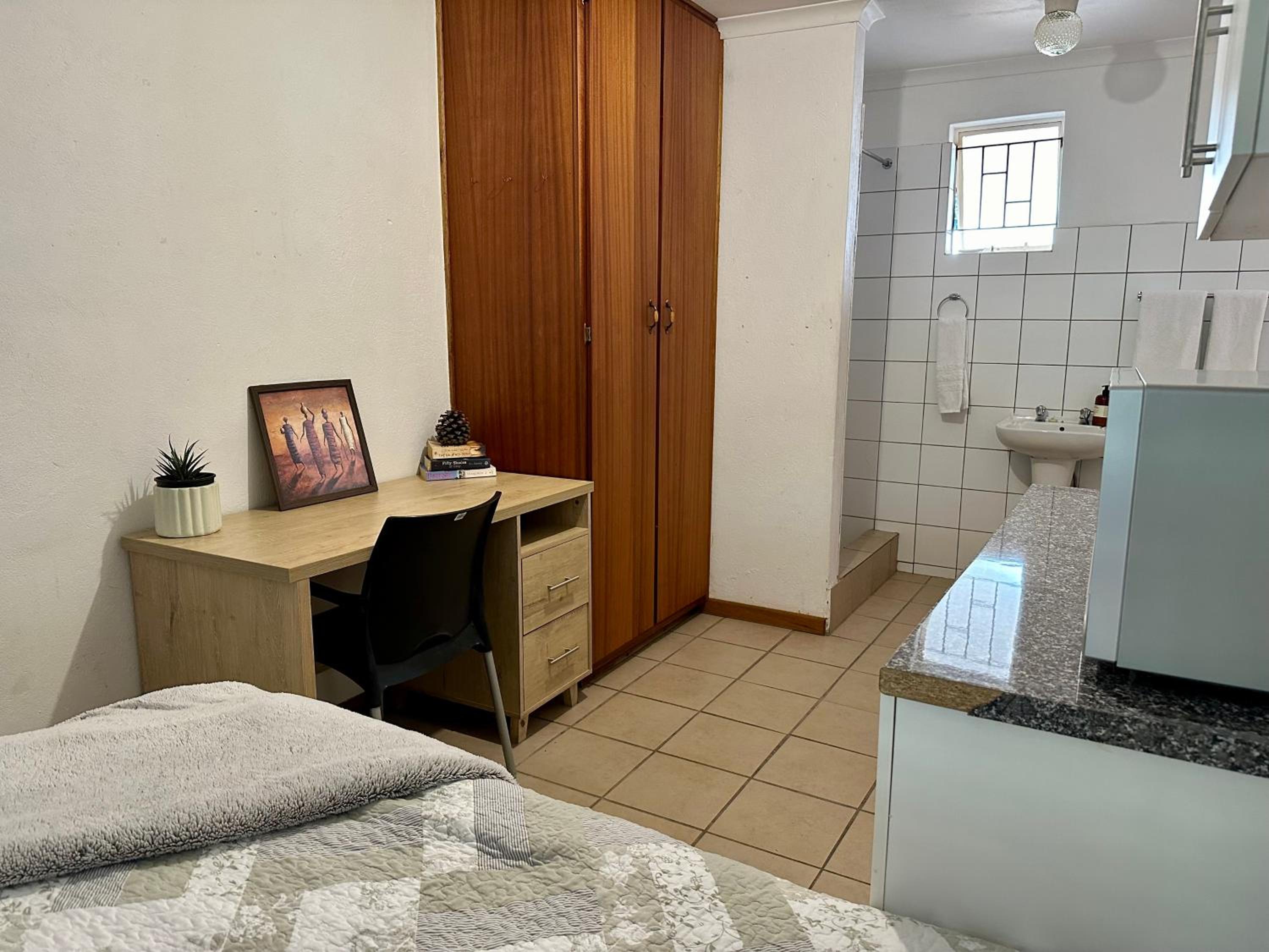 Gemini Bachelor House