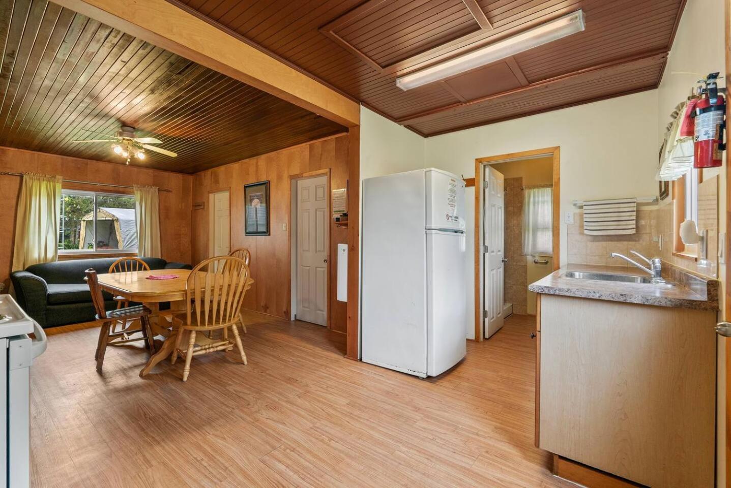 Relaxing Lakefront Cabin