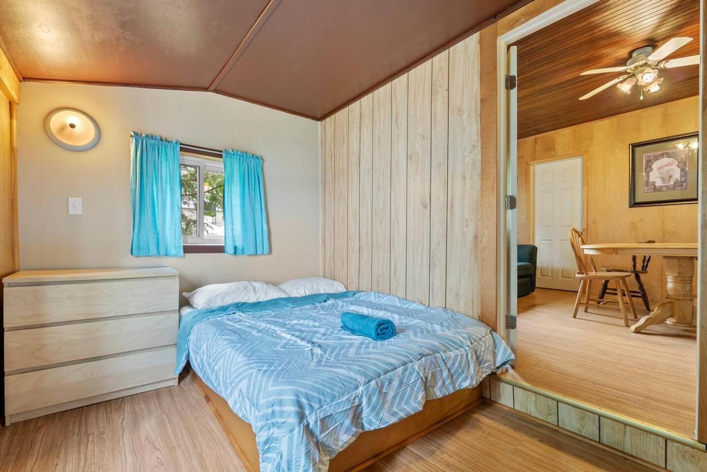 Relaxing Lakefront Cabin