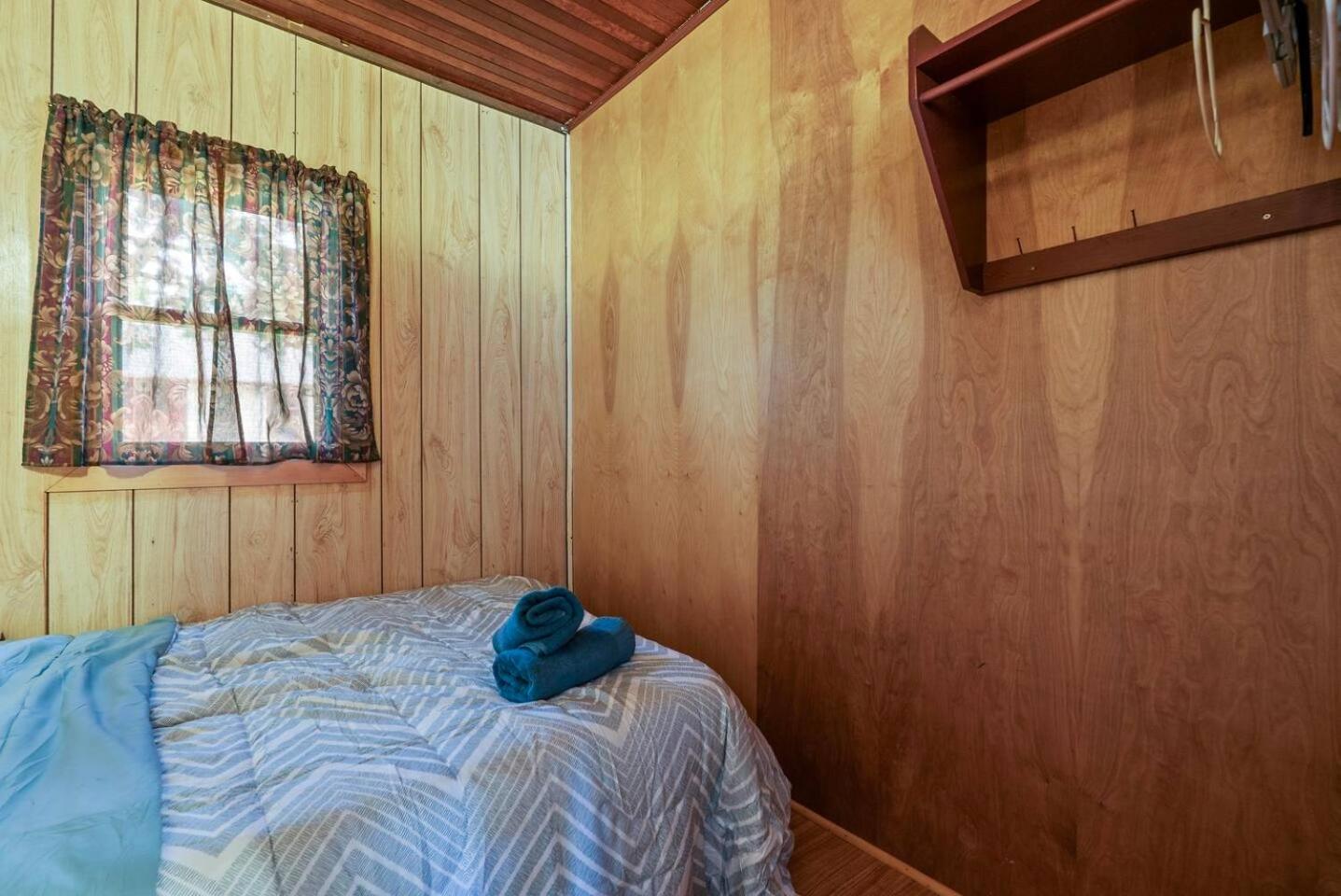 Relaxing Lakefront Cabin