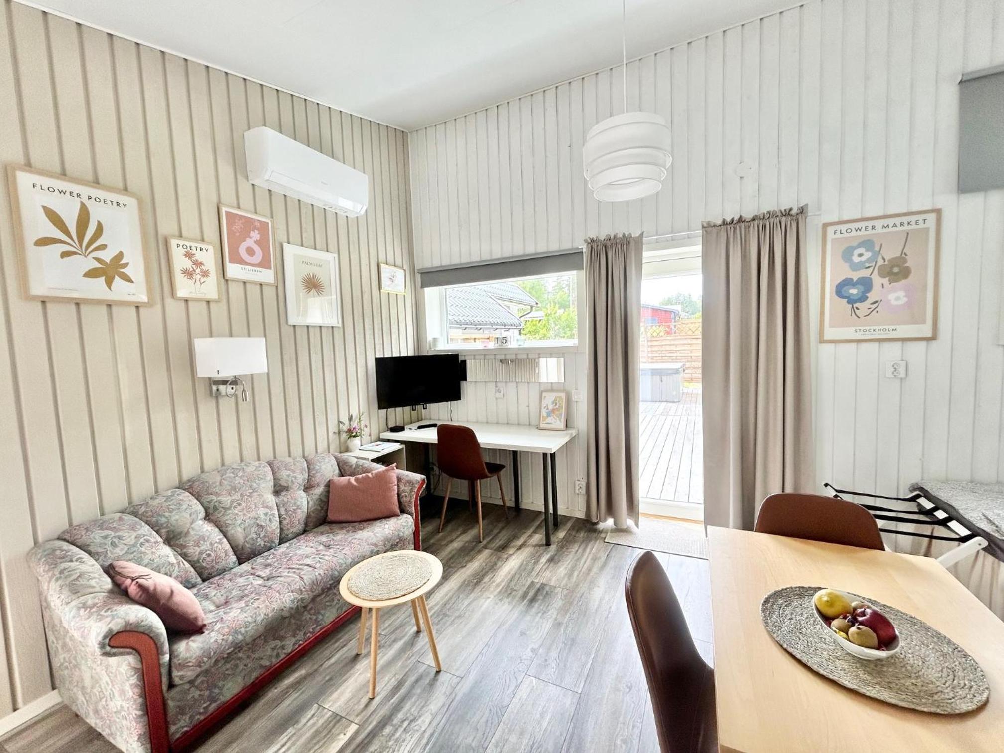 Lilla huset Bed & Breakfast - countryside guesthouse, free parking view 3