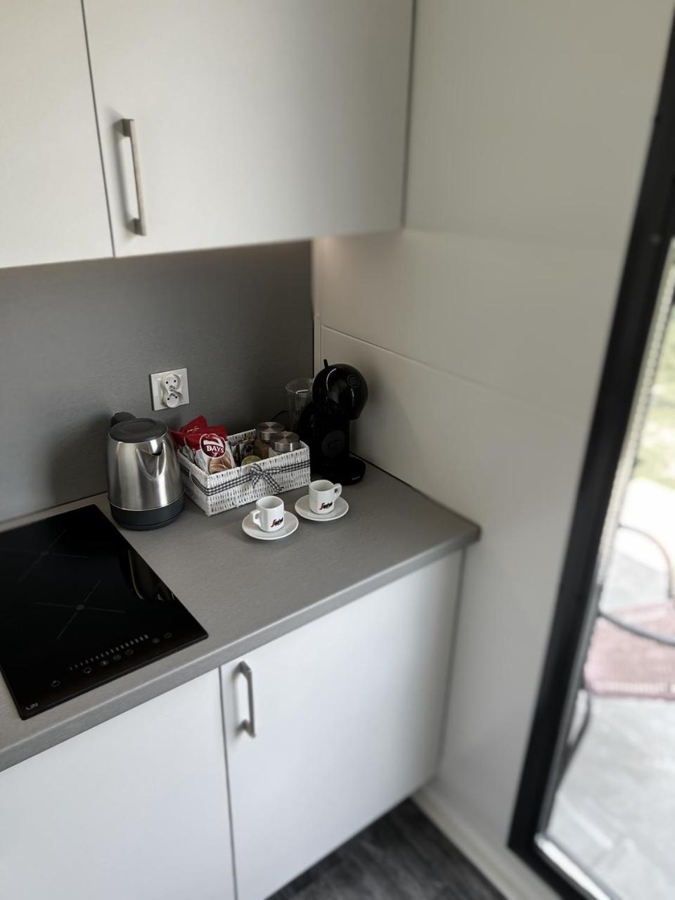 TINY HOUSE mezi sklepy