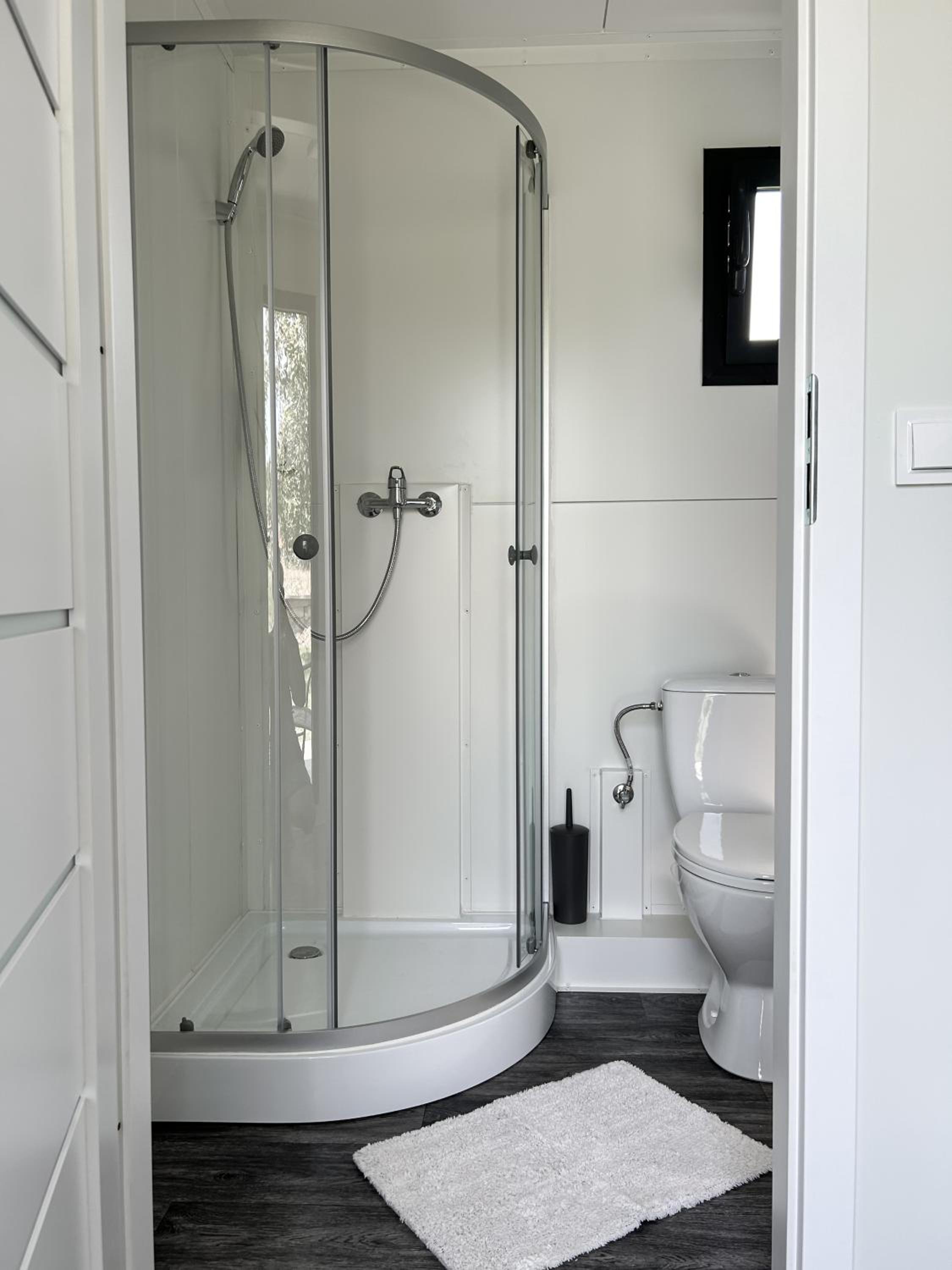 TINY HOUSE mezi sklepy