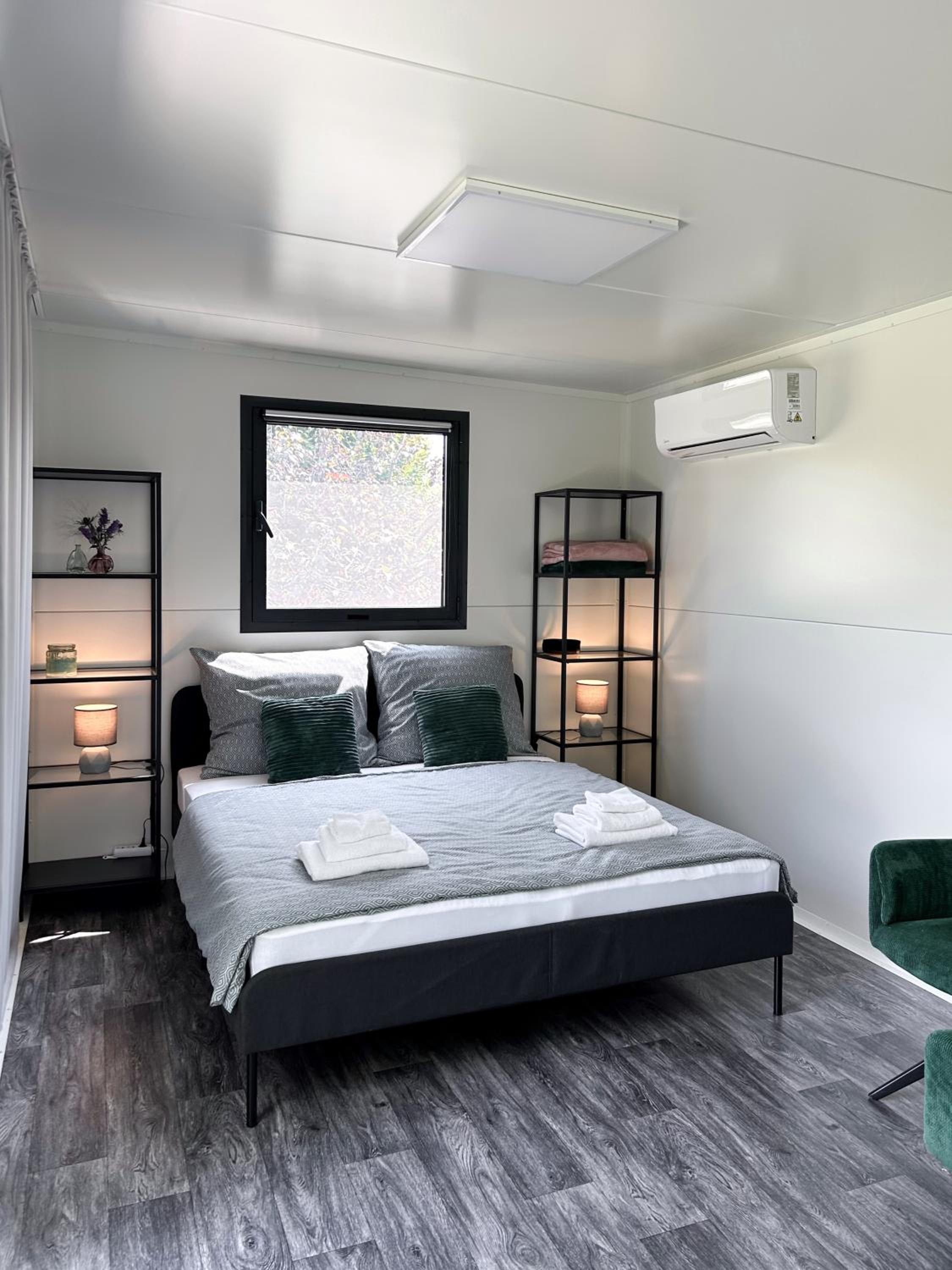 TINY HOUSE mezi sklepy